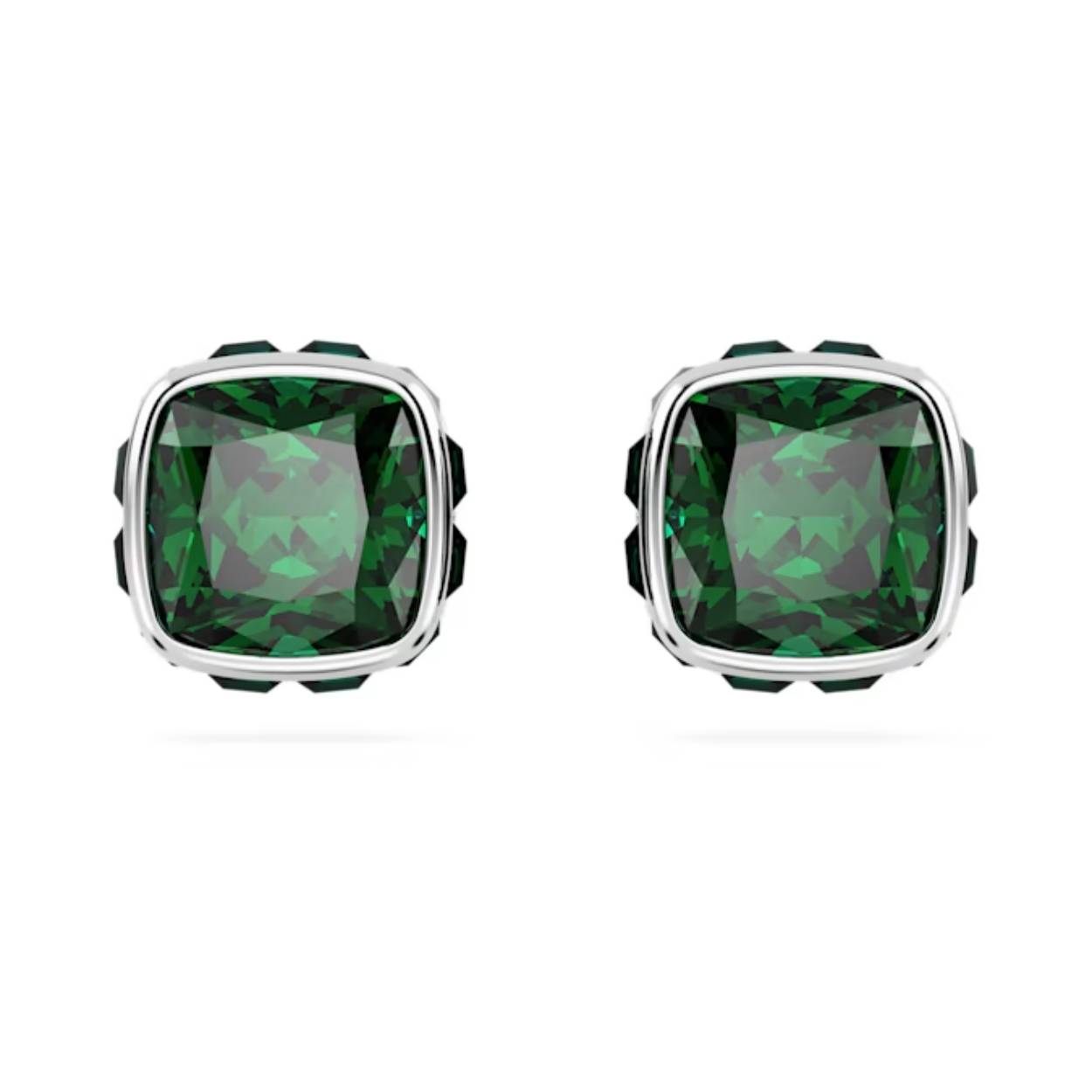 Deze levendige, veelzijdige oorstekers passen overal bij en zijn geïnspireerd op de geboortesteen van mei. De sieraden met een rhodium toplaag zijn voorzien van een steen met een vierkante slijpvorm in een bosgroene kleur, een tint die symbool staat voor trouw, passie, wijsheid en geduld, en de drager stimuleert om het mooie van de wereld te zien. Dit betekenisvolle ontwerp is een magisch verjaardagscadeau of het perfecte cadeau voor uzelf.
