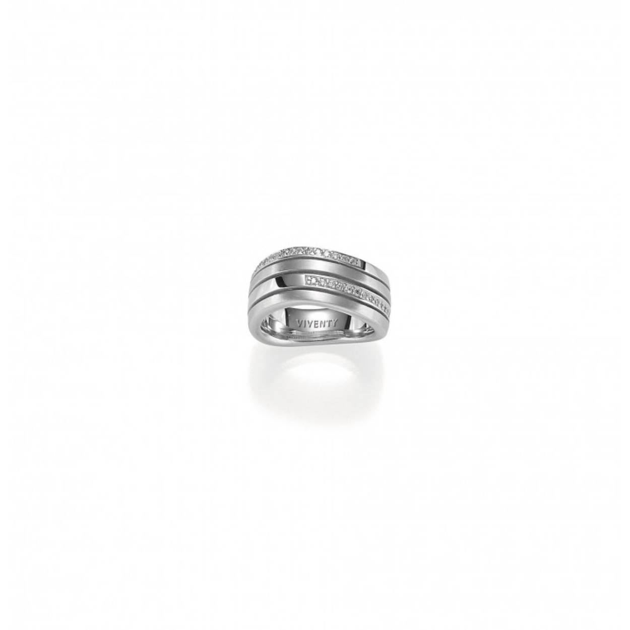 Deze prachtige zilveren ring van Viventy is bezet met zirkonia. De maat van de ring is 56. Heeft u interesse in een andere maat? Neem dan contact met ons op.