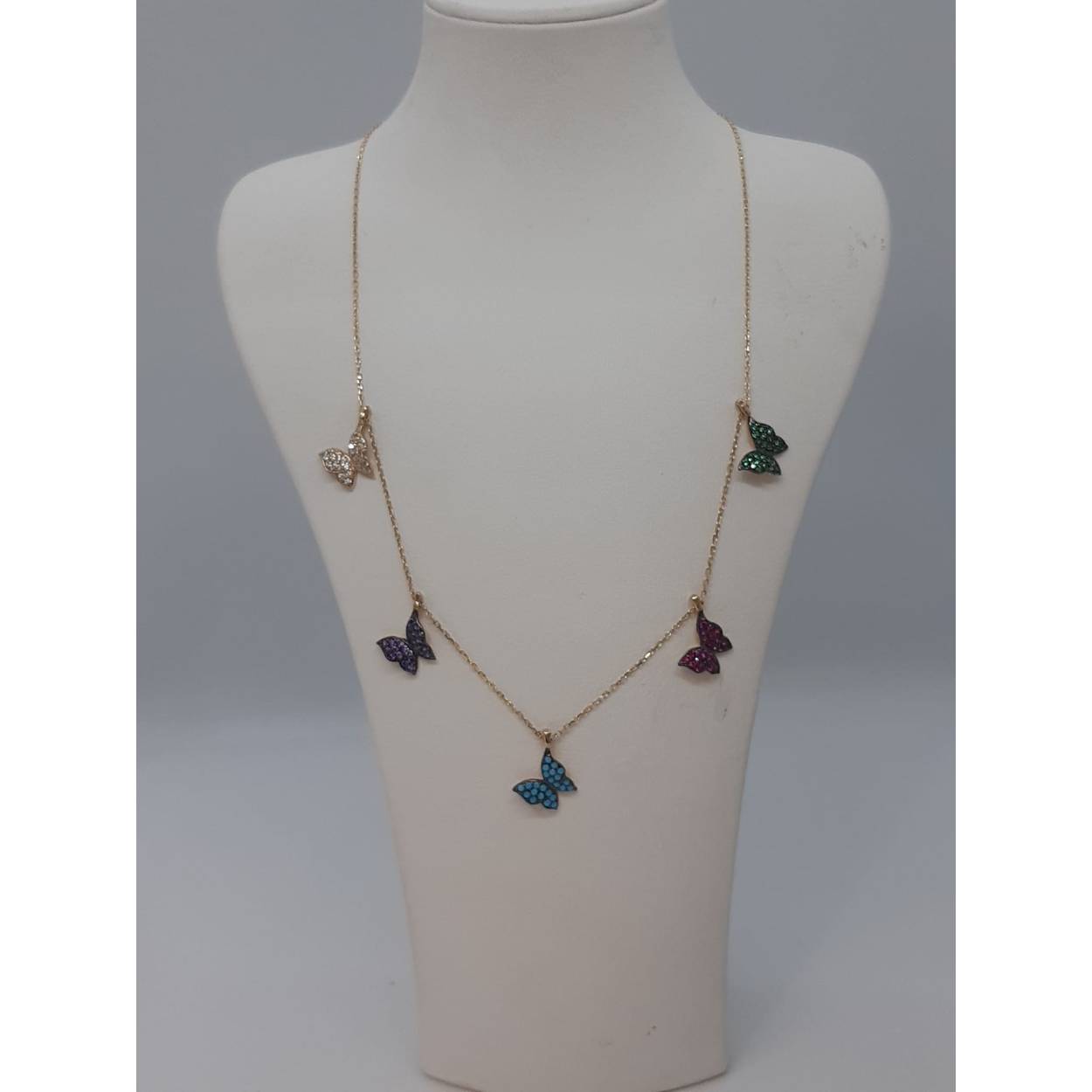 De gouden ketting 14k, modelnummer BREA-0001166, is een elegante toevoeging aan je sieradencollectie. Met een schitterende glans en vervaardigd uit hoogwaardig goud, straalt deze ketting luxe uit. Ideaal voor zowel dagelijks gebruik als bijzondere gelegenheden. Draag hem solo voor een subtiele look of combineer met andere kettingen voor een modieuze gelaagde stijl.