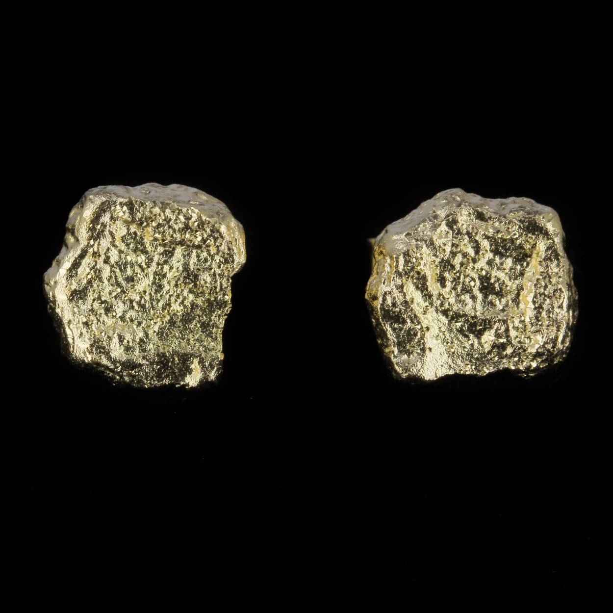 Schitterende vergulde steenvormige oorstekers van sterling zilver.