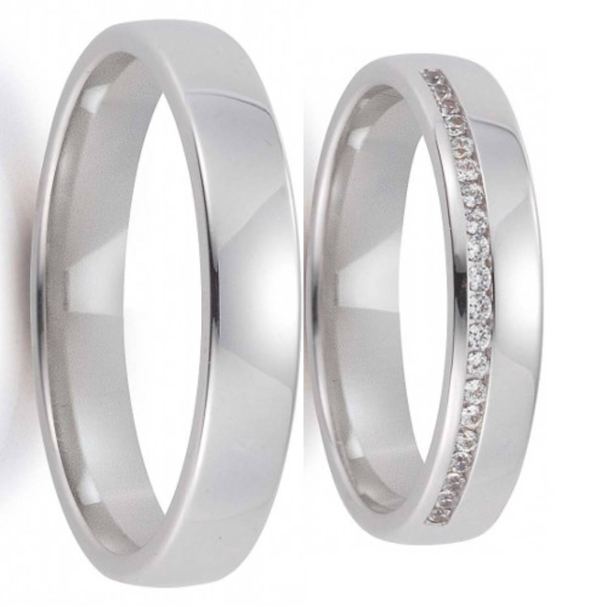 585 witgouden trouwringen, 4 mm breed. de damesring is gezet met totaal 0.10crt briljant, 20steens
Prijs is op aanvraag