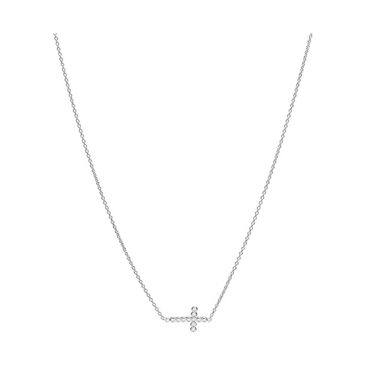 Deze halsketting is gemaakt van sterling zilver en heeft een veerringsluiting.