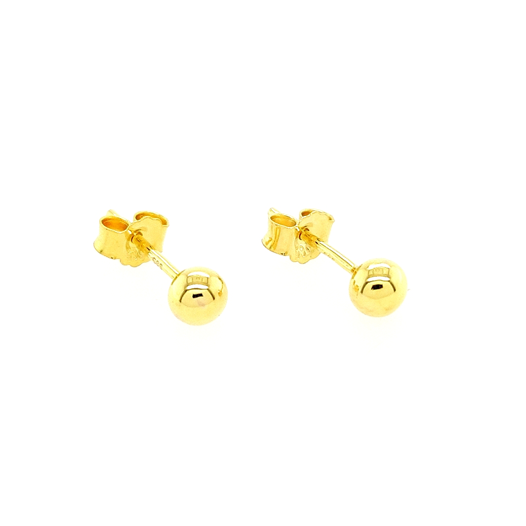 Deze geel gouden oorstekers zijn gemaakt van 14-karaats goud. Bolletjes oorstekers zijn tijdloos en een must have voor elke oorsieraden collectie.