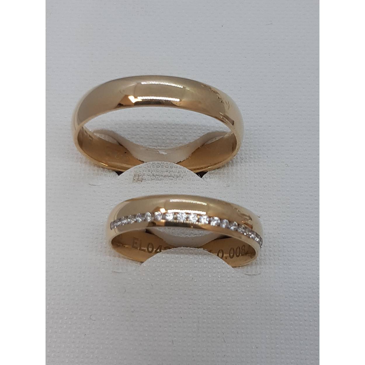Mogelijk verschillende kleuren, Geelgoud, Witgoud, Rosé en ook zilver. Glans&matt  naar u keuze de prijs per paar