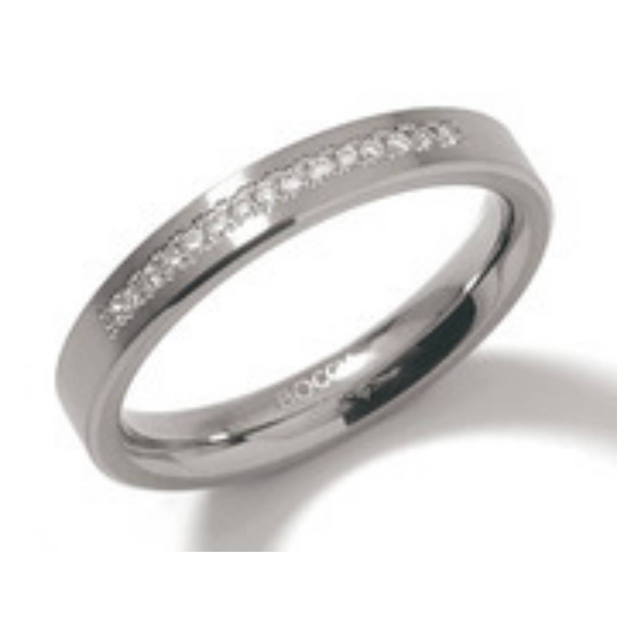 Titanium ring met 15 diamanten 
Ring: breedte: 3.2 mm.
Diamantjes: 0.075 crt.