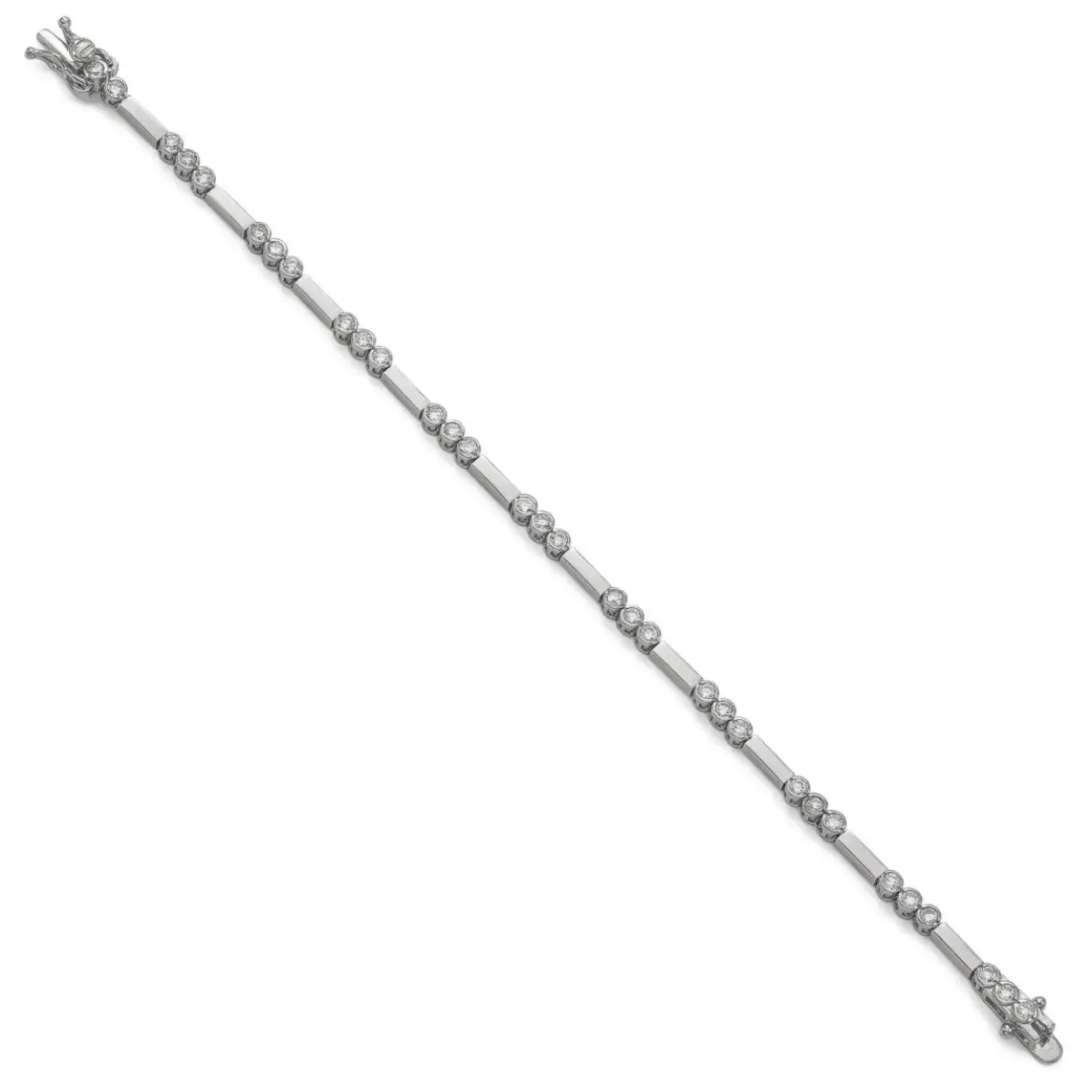 Zilveren armband bestaande uit meerdere zirkonia's van elkaar gescheiden door fijn zilver.