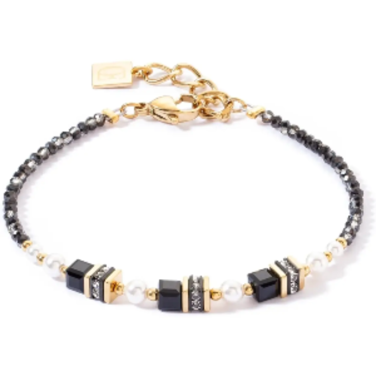Alle Coeur de Lion sieraden worden met de hand gemaakt in Duitsland.

Er wordt gebruik gemaakt van topmaterialen en de basis is edelstaal. Dit materiaal is ijzersterk, zeer huidvriendelijk en verkleurd niet.

 

Voor de kleurrijke toevoegingen aan de collectie armbanden, colliers en oorsieraden wordt gebruik gemaakt van Swarovski® kristallen, edelstenen, strass en Polaris, een speciale kunststof soort met een prachtige matte glans dat in een oneindig aantal kleuren te maken is.