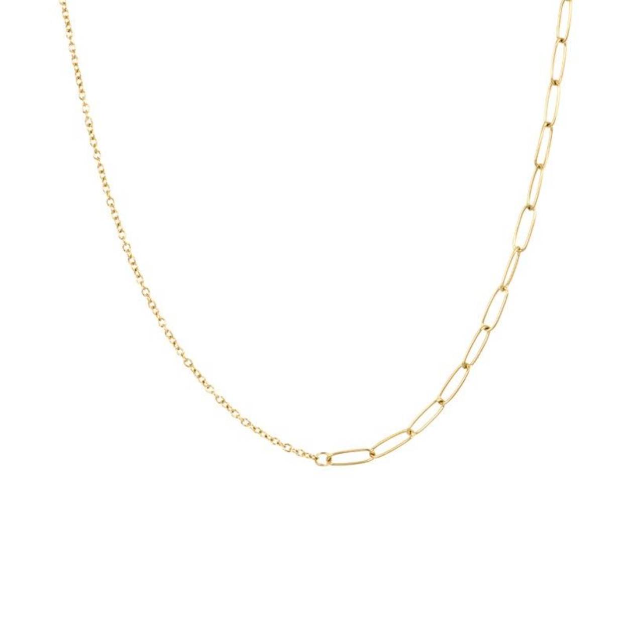 De iXXXi ketting Square Slim is gemaakt van stainless steel en is voorzien van een goudkleurige plating. De ketting bestaat aan de ene kant uit een grove goudkleurige schakel en aan de andere kant uit een fijne goudkleurige schakel. De collier heeft een lengte van 45 - 50 centimeter. Combineer meerdere goudkleurige iXXXi kettingen in verschillende lengtes met elkaar voor de complete look. Deze iXXXi ketting Square Slim is ook verkrijgbaar in de kleuren rosé goud en zilver.