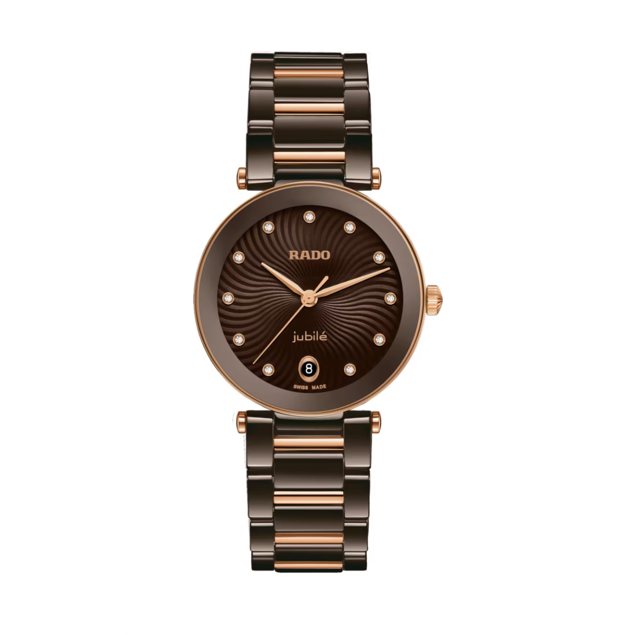 LaCoupole staat symbool voor de iconen van gisteren, opnieuw gedefinieerd voor de verfijnde drager van vandaag. Een uiting van verfijnde glamour, ontworpen met de precisie en innovatie die alleen Rado kan bieden. De 31 mm monobloc kast van gepolijst bruin hightech keramiek is bekroond met een gewelfd saffierglas, veredeld door een bruin-roségouden gemetalliseerde rand. De kast is waterbestendig tot 5 bar (50 meter), waardoor dagelijkse veerkracht wordt gecombineerd met blijvende elegantie. Het resultaat is een silhouet dat onmiskenbaar Rado is: strak, sculpturaal en tijdloos. De bruine wijzerplaat is voorzien van golfvormige markeringen gevuld met lak, wat een weelderig driedimensionaal effect creëert. 11 Top Wesselton full-cut diamanten fungeren als uurmarkeringen en geven de wijzerplaat een stille schittering, terwijl een datumvenster op 6 uur verfijnde functionaliteit biedt. Het hart van het horloge is het 8-juweel quartz kaliber R218, veredeld door PreciDrive™-technologie voor uitzonderlijke precisie. De kast wordt vastgezet door de band van gepolijst bruin hightech keramiek, verrijkt met elementen en sluiting met roségouden PVD-coating, die het ontwerp in een naadloze harmonie completeert. De LaCoupole is een symbool van gratie: ontworpen om begeerlijk te zijn en vervaardigd om lang mee te gaan.
