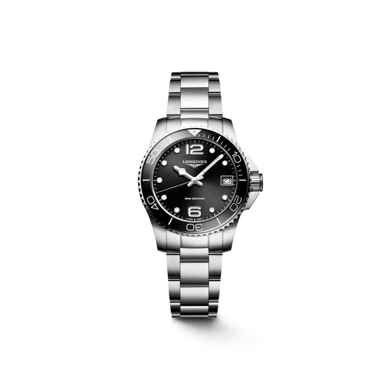 Dit Longines horloge behoort tot de HydroConquest collectie.
Referentienummer: L3.370.4.56.6

De Longines is voorzien van een Quartz uurwerk. De kast en band zijn gemaakt van roestvrij staal. Het horloge heeft een diameter van 34 mm en is getest op een waterdichtheid van 30 ATM / 300 meter. Het horloge is dus perfect geschikt als duikershorloge. De band is gemaakt van roestvrij staal. Dankzij de Super- LumiNova op de wijzers en indexen is het horloge ook in het donker duidelijk af te lezen. Het horloge heeft een krasbestendig saffierglas met meerdere lagen anti-reflecterende coating aan beide zijden

