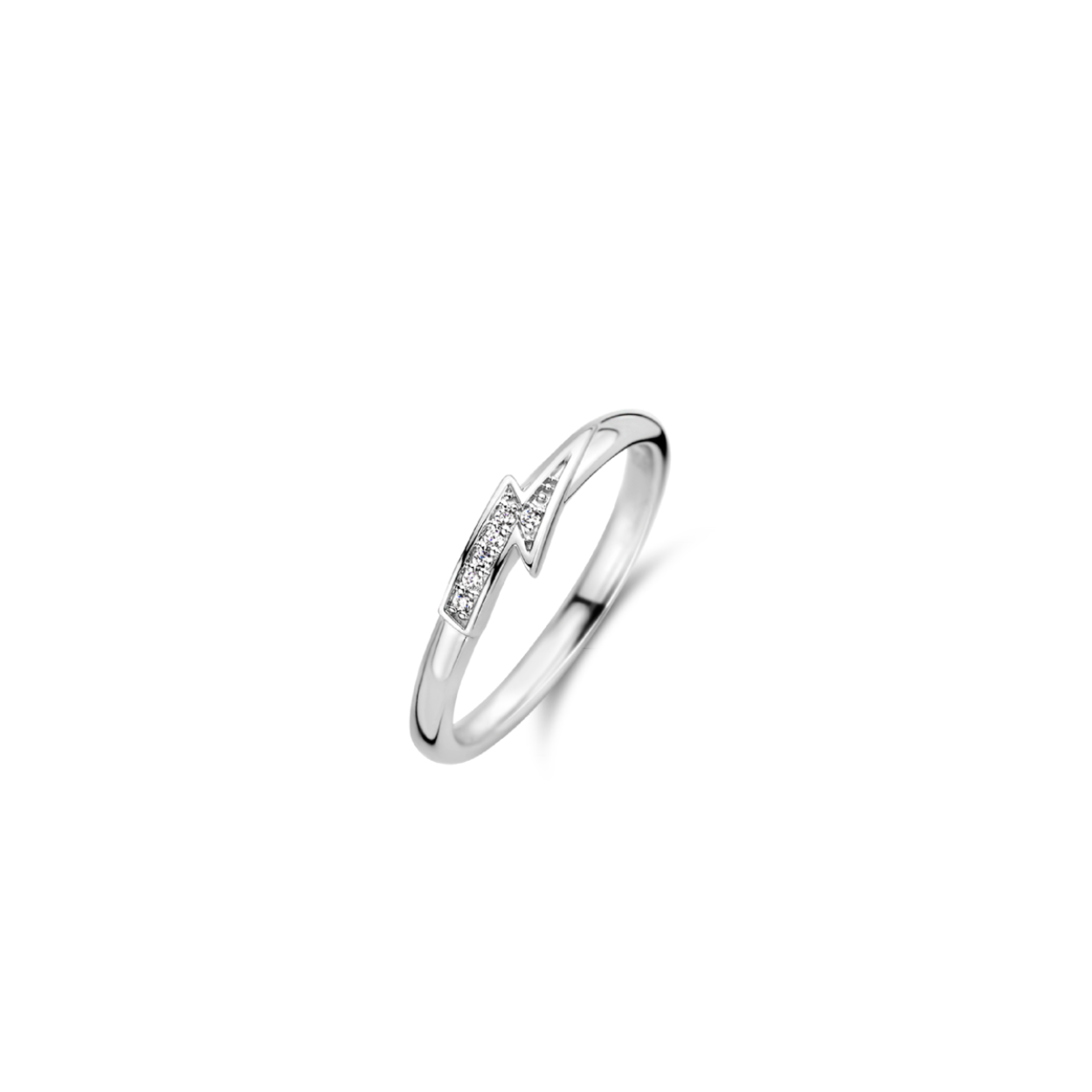 Het pronkstuk van deze TI SENTO - Milano zilveren ring 12246ZI is de bliksemschicht, versierd met een fonkelend pavé van cubic zirconia steentjes. De ring is gemaakt van 925 sterling zilver en heeft een laagje rhodium om het te beschermen en de glans te behouden. Of je het nu draagt als setje met een statement ring, als stapelring op je andere favoriete ringen of solo; het schittert in elke look.
