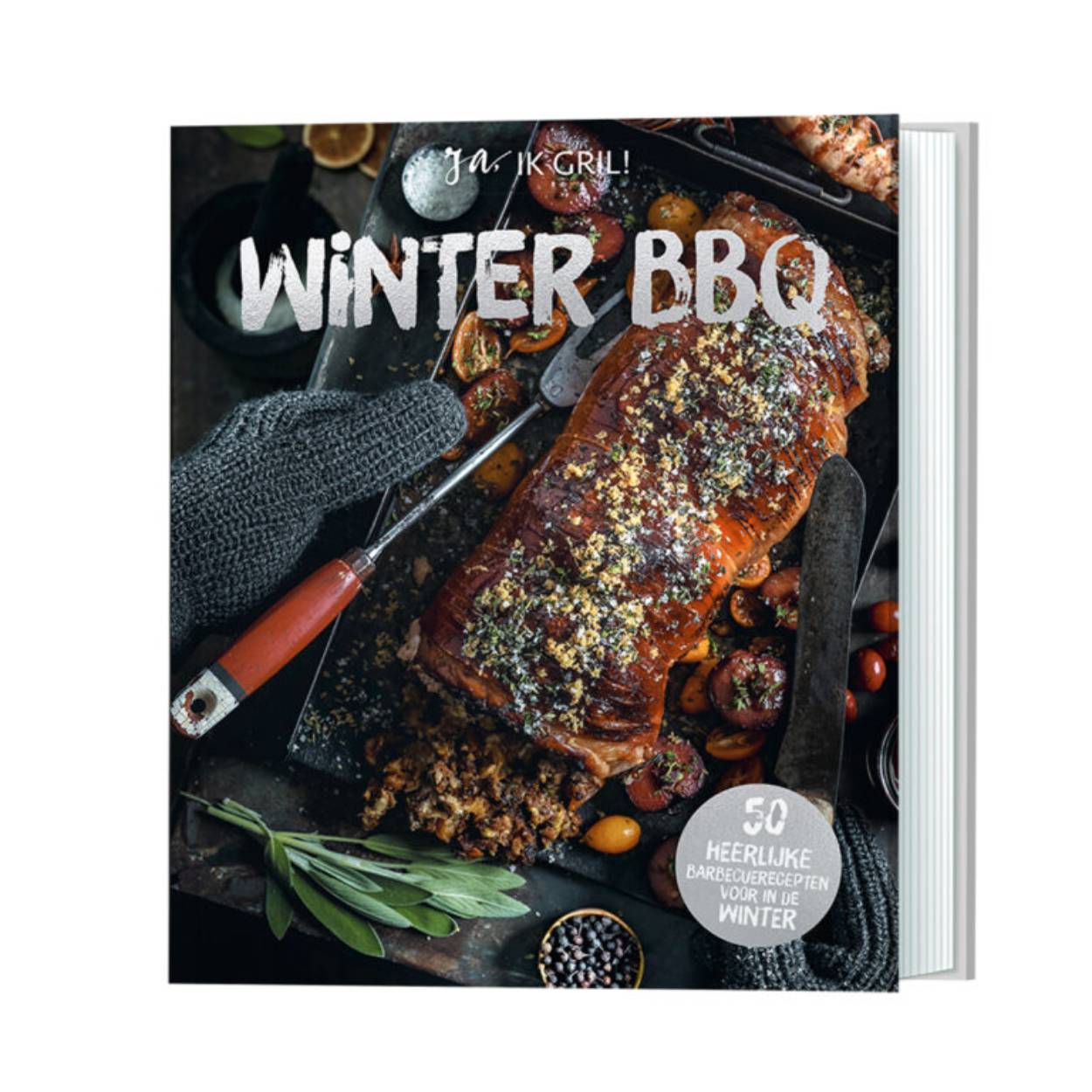 Een ontzettend mooi stevig barbecueboek met 50 recepten voor een winterbarbecue. Naast heerlijke vleesrecepten ook mooie vis-, vegetarische en zoete recepten. En recepten om zelf de lekkerste sauzen, marinades en smaakmakers te maken, allemaal met een winters tintje!

Maak bijvoorbeeld een winterse gevulde speenvarkrollade met wintergroente zoals rode bieten en schorseneren en als toetje Glühweinperen met zout-kaneelkaramel.

Wie denkt dat BBQ’en enkel voor de zomermaanden is, moet dit boek zeker aanschaffen! 