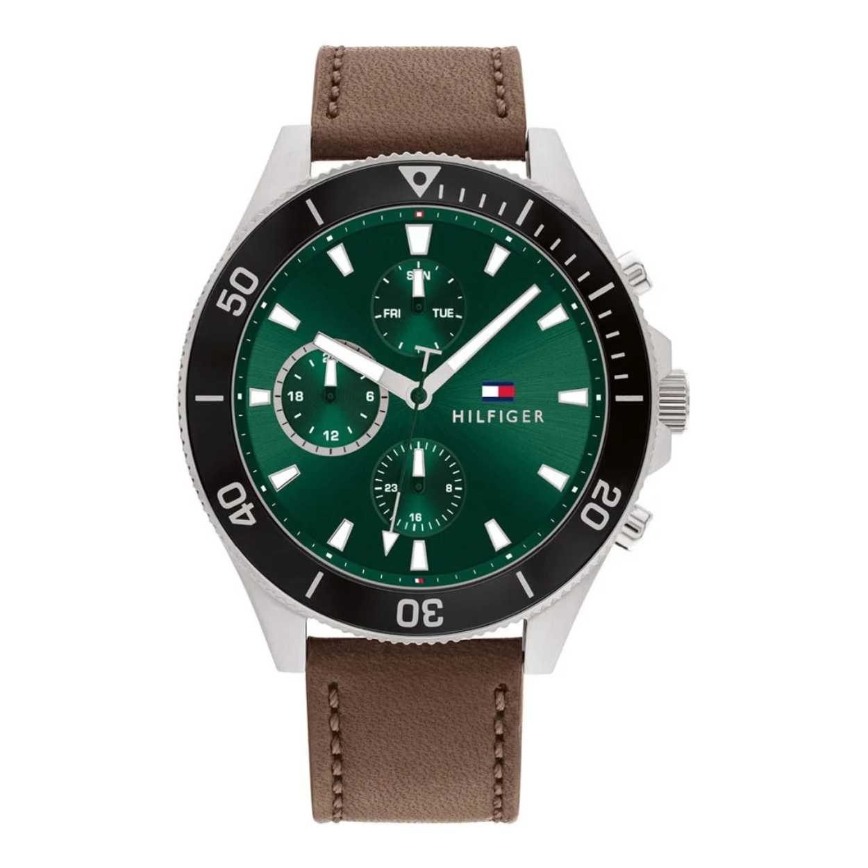 Mooi horloge van Tommy Hilfiger. Het horloge heeft  een Quartz uurwerk. 
Het horloge heeft een diameter van 46 mm. 
De weergave van de tijd is Analoog met in de subdails de weergave van dag ,datum en een 24-uurs wijzer. 
TH1791983 TH Larson hrn lr br