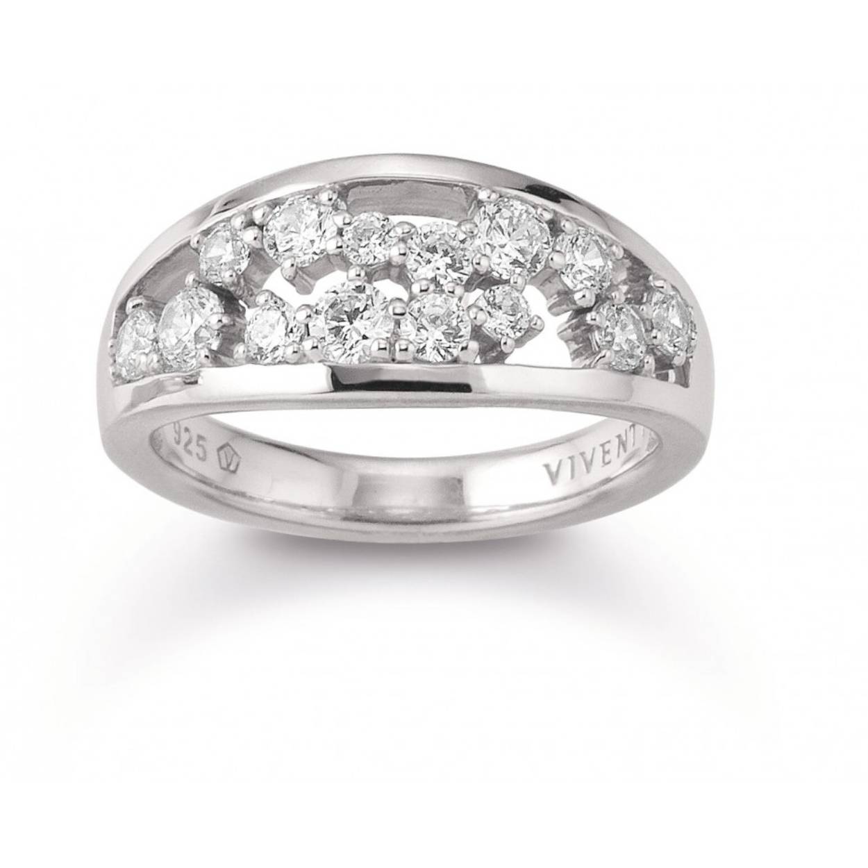 Deze prachtige zilveren ring van Viventy is bezet met zirkonia. De maat van de ring is 56. Heeft u interesse in een andere maat? Neem dan contact met ons op.