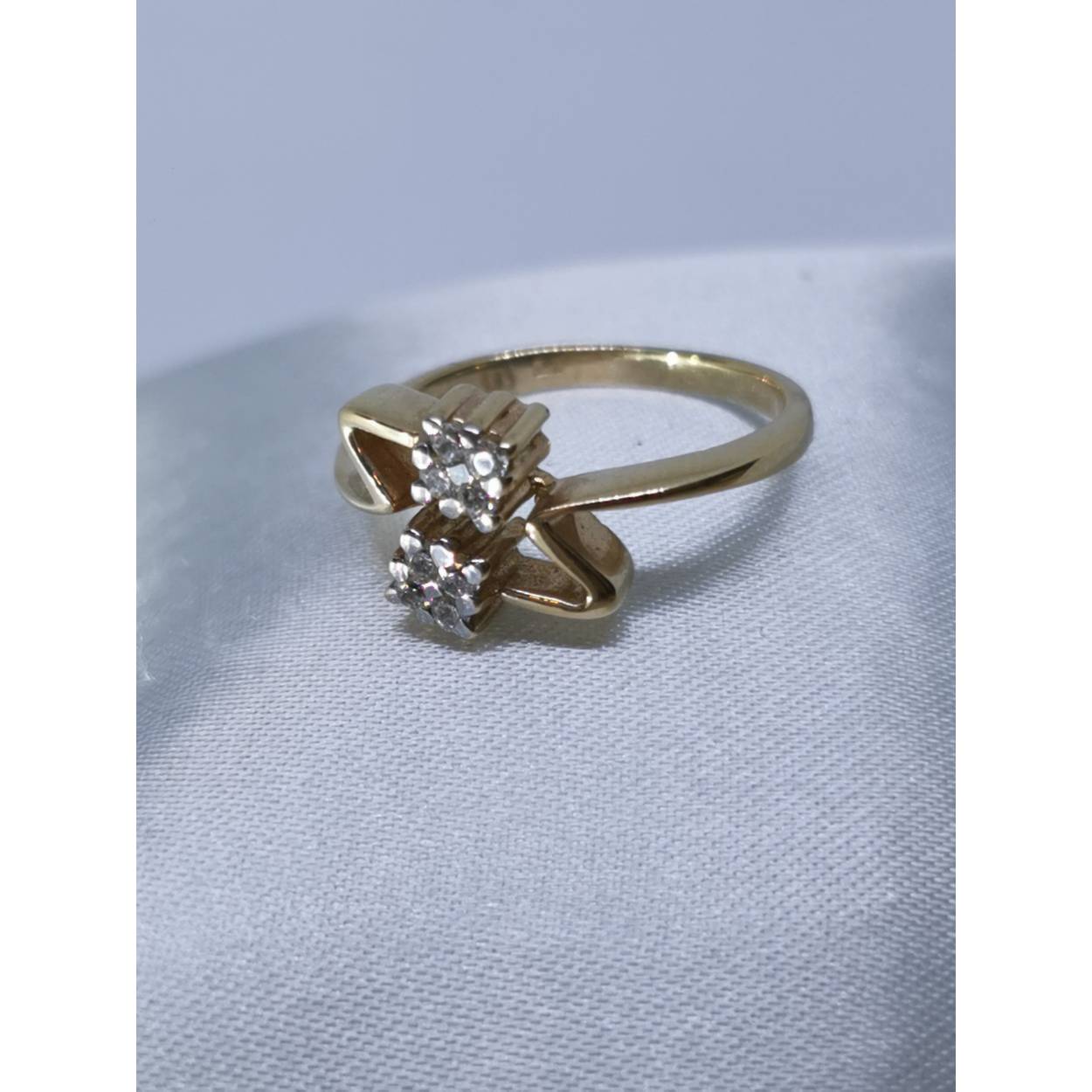 14 karaat gouden bliksem ring met briljant geslepen zirkonia.
Uniek design. Een echte eyecatcher.