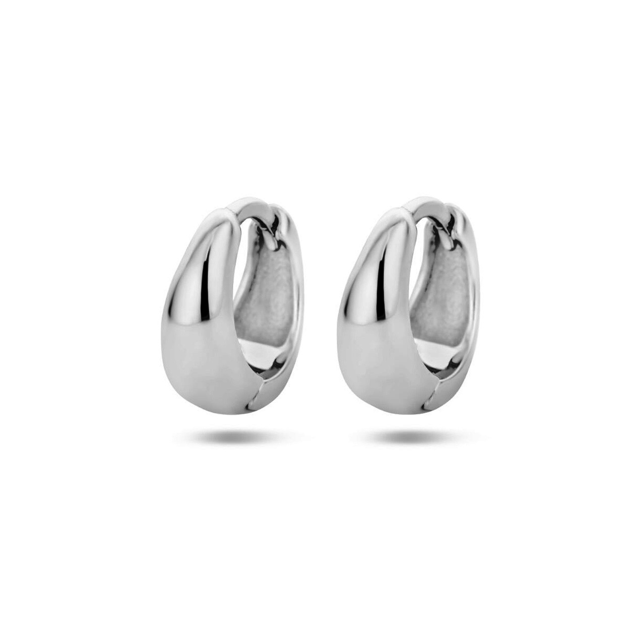 Gerhodineerd 925 zilveren klapoorringen. De oorringen hebben een afmeting van 10x4.5mm.