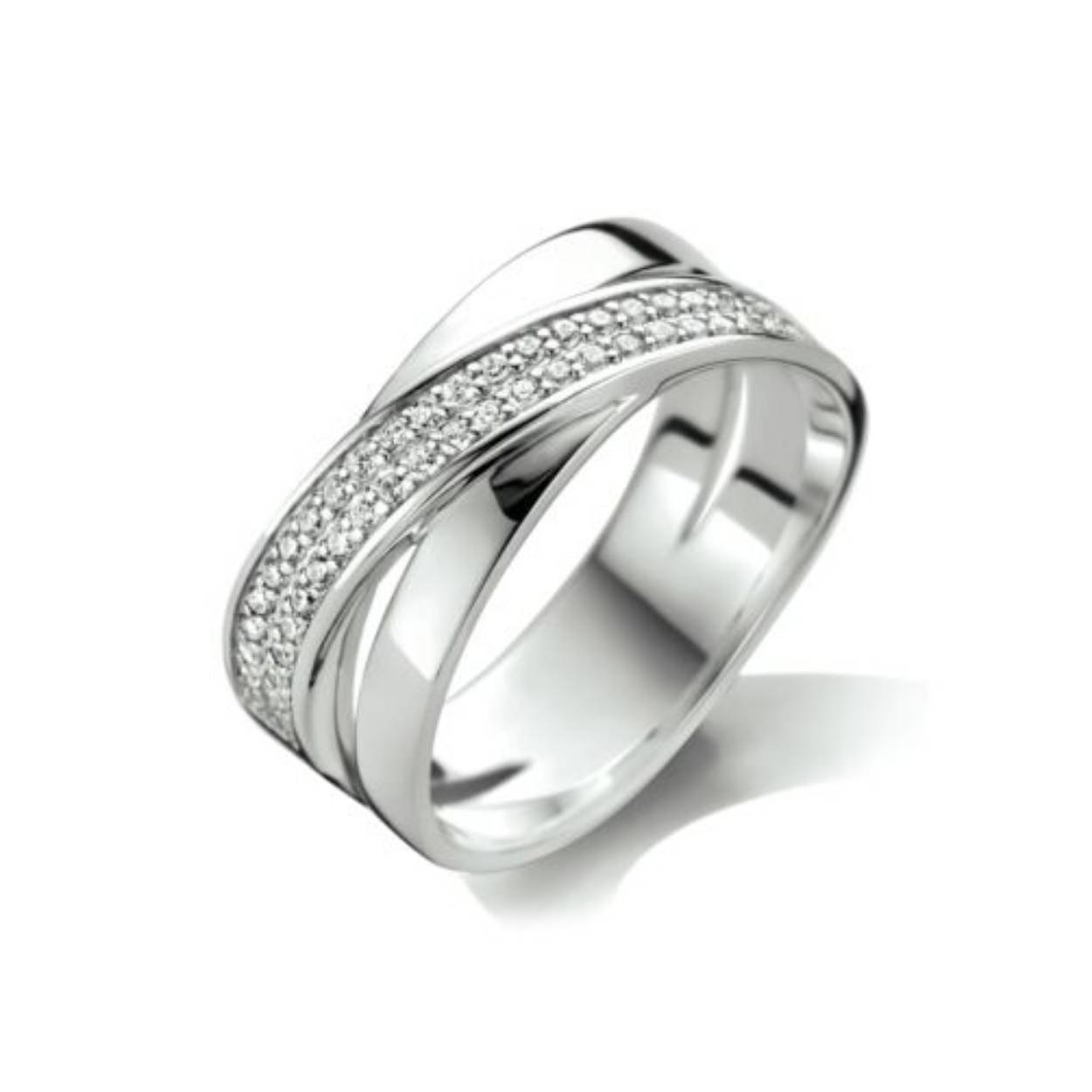 Gerhodineerd 925 zilveren ring uitgevoerd met schitterende zirkonia. De ring heeft een breedte van 8.5mm.