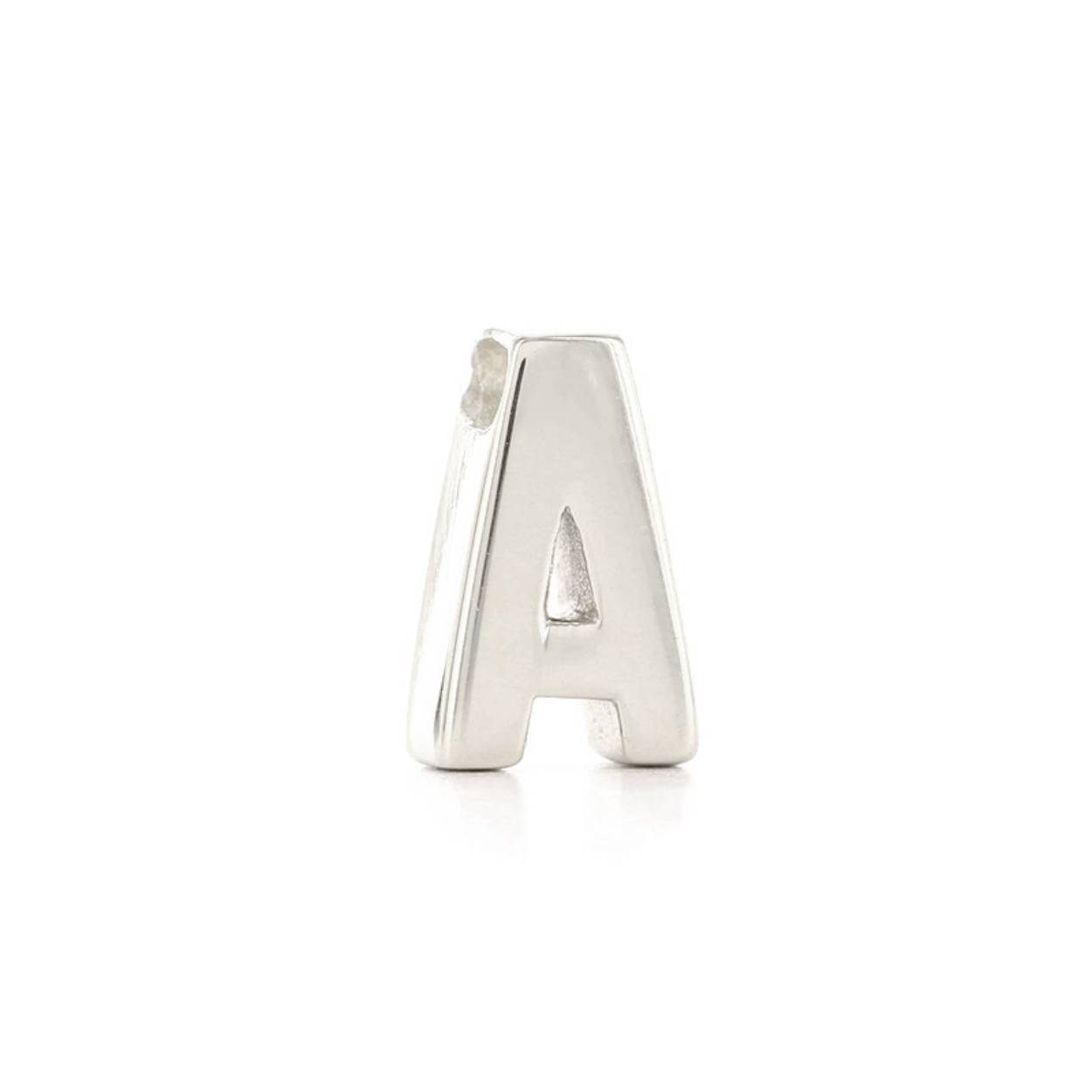 Voor deze hanger heb je een Imotionals ketting nodig. Imotionals kettingen hebben een klein oogje dat door de hanger past.

De collectie hangers en bedels van Imotionals bestaan uit initialen en symbolen. Kies je collier en bedel(s) naar keuze en creëer zo je gepersonaliseerde Necklace.  Je schuif de bedel aan het collier, de lengte kun je zelf bepalen, en hoe leuk is is om 2 of 3 lengtes samen te dragen. Creëer your own Necklace Party.

Imotionals is een zilveren sieradenlijn bestaande uit dunne colliers en hangertjes, het laatste in de vorm van initialen en symbolen. waarmee je door middel van colliers, initialen en symbolen expressie geeft aan jou gevoelens of gedachten.

Een letter sieraad zorgt ervoor dat je jouw look een persoonlijke touch kan geven. Kies voor je eigen letter of de letter van je beste vriendin, vriend, moeder of iemand anders die je dierbaar is. Je kunt er zelfs een hele naam aan hangen, met bijvoorbeeld een hartje of sterretje symbool voor extra betekenis. Ook mega leuk om te geven als cadeautje. Get it before it's gone!