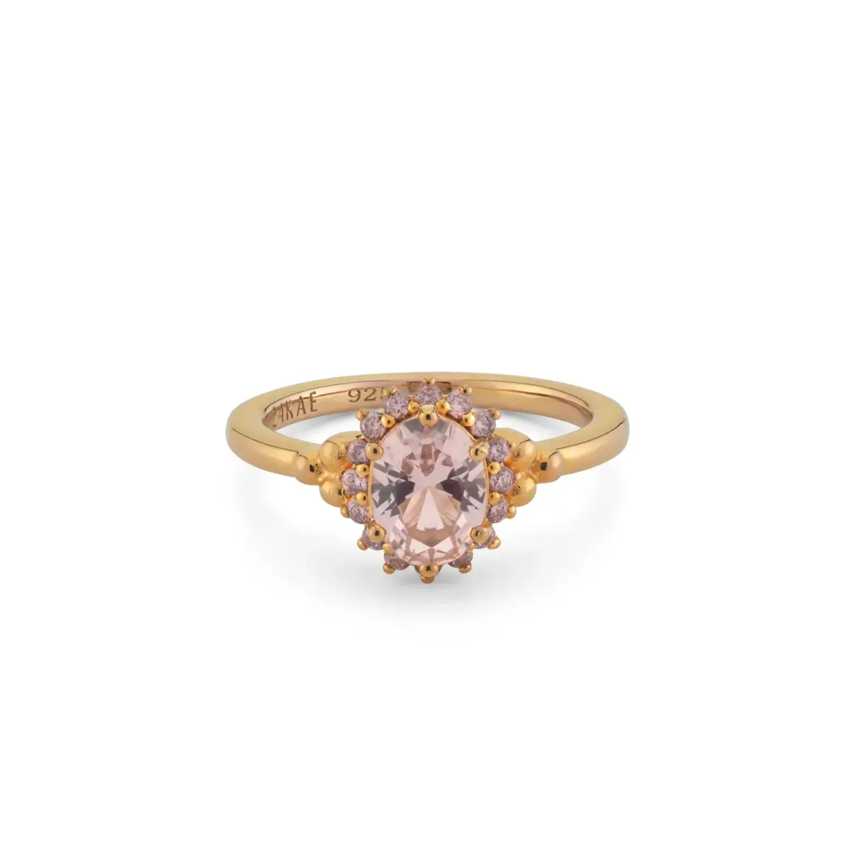 This ring is a real eye-catcher! The ring has an oval pastel pink stone, surrounded by small stones and finished with three balls on both sides. All 24Kae jewelry is designed by Kae Sutherland with love and eye for detail. So don't forget to treat them with love too. Each ring is characterized by its authenticity through a 24Kae engraving.

Details
- Thickness band: 1,5 mm
- Size stone: 12 x 10 mm