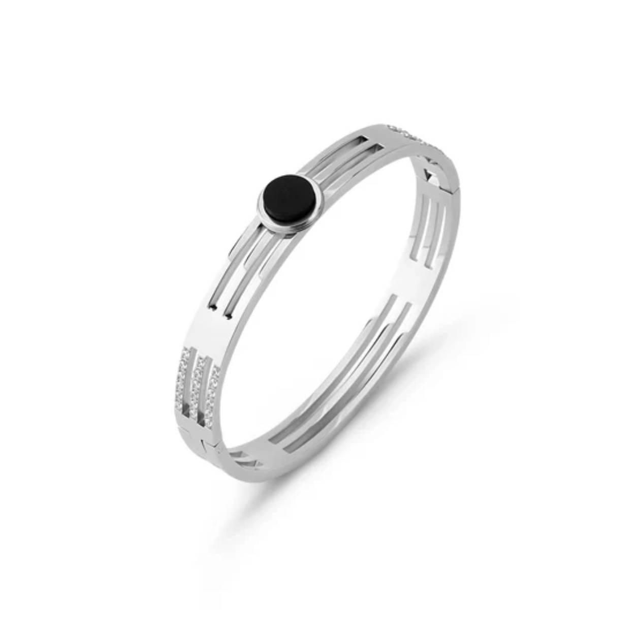 De Melano Kosmic Kendra armband is een elegant sieraad met een verfijnd opengewerkt design. Alledrie de rijen zijn bezet met sprankelende zirkonia steentjes, waardoor het een sprankelend geheel is. De Kendra armband is 8 mm breed en is verkrijgbaar in een zilver- of goudkleurige plating.

 

Alle stenen uit de Melano Kosmic collectie zijn verwisselbaar en passen op alle Kosmic sieraden
