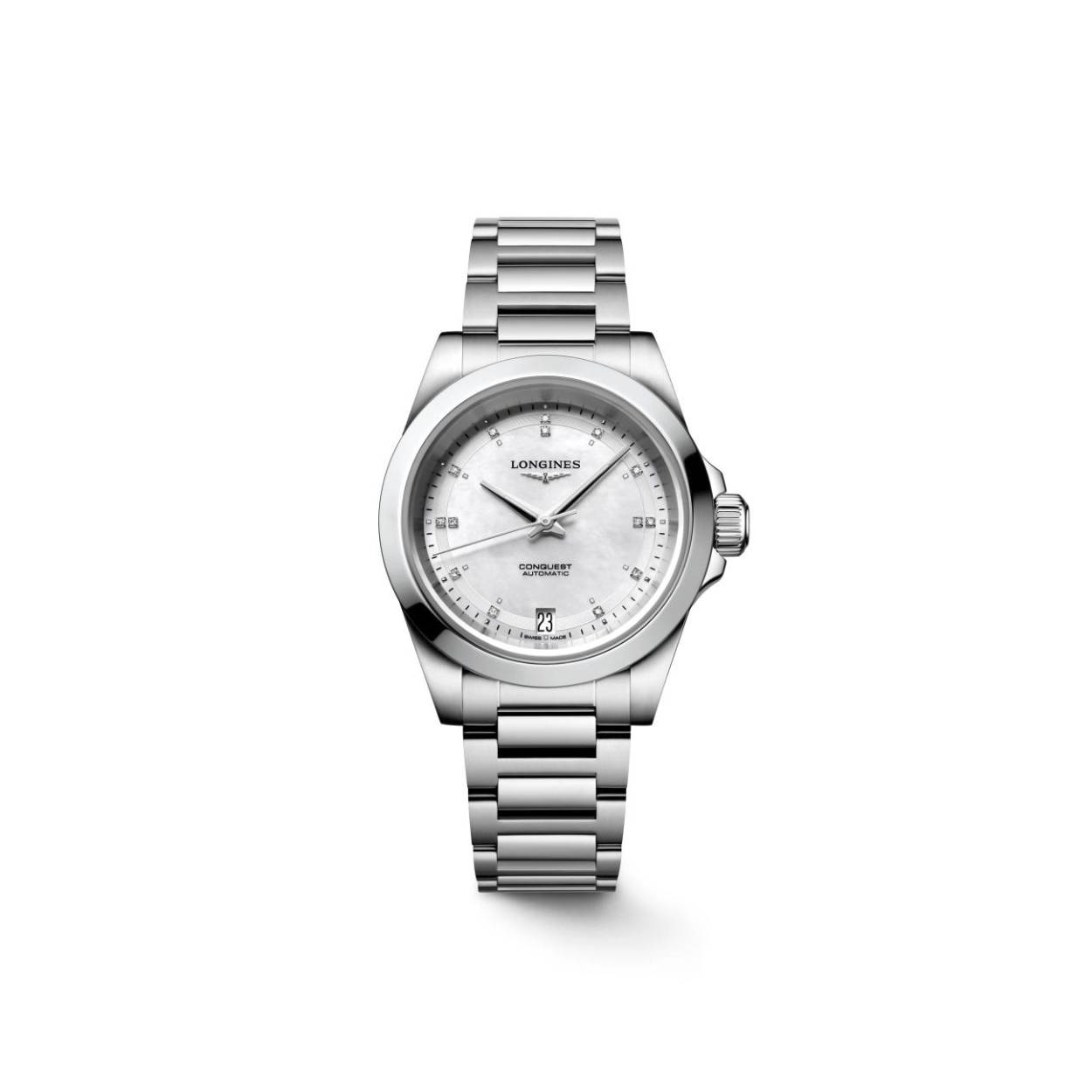 Dit Longines horloge behoort tot de Conquest collectie.
Referentienummer: L3.430.4.87.6 


De Longines is voorzien van een automatisch uurwerk met een gangreserve van 72 uur. De kast en band zijn gemaakt van roestvrij staal. Het horloge heeft een diameter van 34 mm en is getest op een waterdichtheid van 10 ATM / 100 meter. De witte mother-of-pearl wijzerplaat is afgewerkt met 14 prachtige Top Wesselton VS-SI diamanten, met een totaal van 0.035ct. Deze elegante wijzerplaat wordt afgeschermd door een krasbestendig saffierglas met meerdere lagen anti-reflecterende coating aan beide zijden en heeft een geschroefd en transparant achterdeksel met saffierglas.

Horloges van Longines met automatische uurwerken genieten van een verlengde fabricagegarantie van 5 jaar. Deze langere garantieperiode onderstreept de uitzonderlijke kwaliteit en het vakmanschap van de automatische uurwerken van Longines.