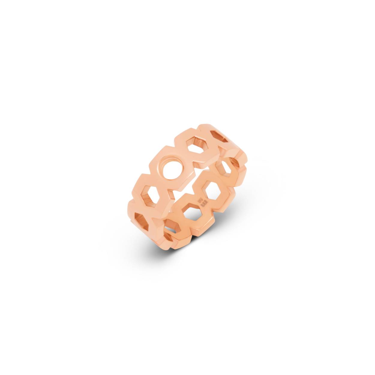 De Melano Vivid Vayen ring is een heel nieuw design Ring. Het Honinggraat motief maakt deze Vivid ring uniek.

Verwisselbaar concept
Sieraad van edelstaal (jarenlang plezier!)
Geavanceerde ion plating
Extreem kras/corrosiebestendig
Allergie bestendig
Alle sieraden van de Melano Vivid serie zijn voorzien van een verwisselbaar concept: je kunt de steentjes op de sieraden namelijk verwisselen. Door middel van een schroefdraad kan jij iedere dag een steen kiezen die bij je outfit of mood past. De keuze is reuze.