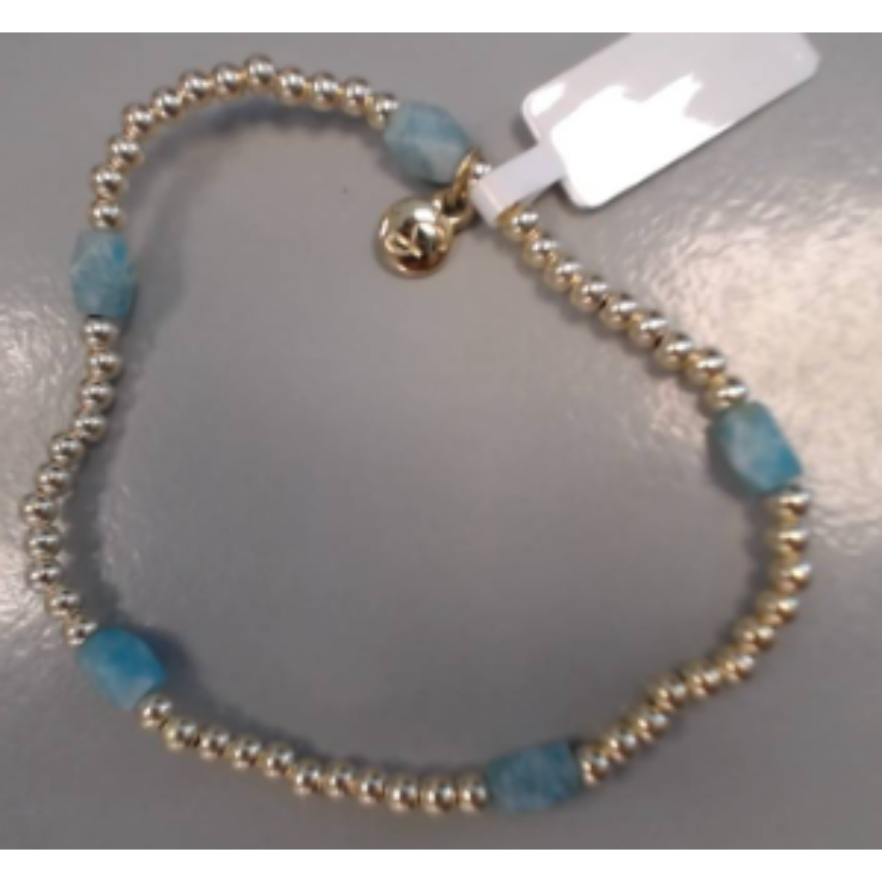 Sparkling Jewels is een Nederlands merk en heeft mooie handgemaakte sieraden die u kunt combineren met edelstenen.
