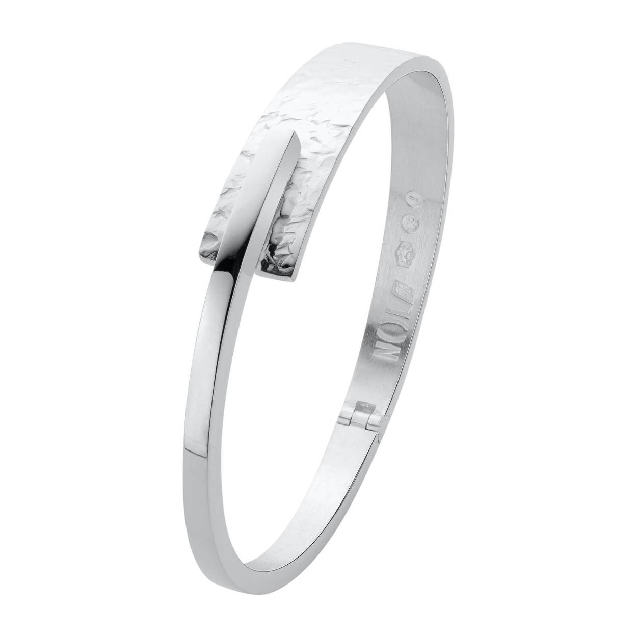 MODERNE SIERADEN MET EEN UNIEKE UITSTRALING
SIERADEN COLLECTIE VOOR IEDEREEN. MODERN, TIJDLOOS VAKMANSCHAP
NOL sieraden biedt u een doordachte collectie moderne spangen, armbanden, ringen, horloges, oorknoppen en broches. Uitgevoerd in zilver of goud of een combinatie daarvan. Laat u inspireren door deze collectie en weet dat er in aanvulling hierop ook altijd maatwerk mogelijk is. Want ieder sieraad wordt hier in Nederland exclusief voor u op maat vervaardigd