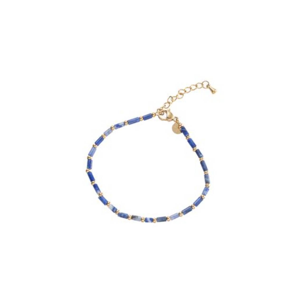 Elke keer weer gaan we op zoek naar de mooiste kleuren om jouw armparty helemaal compleet te maken. Van simpele subtiele kralenbandjes tot bredere statement stukken, we ontdekken steeds weer de nieuwste trends en passen deze toe in al onze designs.

De vele ontwerpen armbanden in onze collectie zijn goed met elkaar te combineren om een leuke armparty te creëren, maar ook met 1 armband maak je je outfit al compleet.