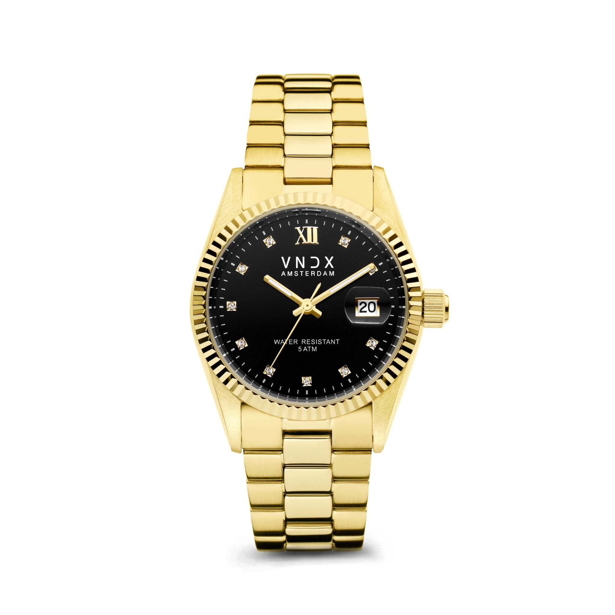 De Dare Devil Medium, het horloge dat tot in detail is gemaakt om perfect op je pols te vallen. De diameter van haar kast is 36 mm kwaliteit en daarmee de perfecte Medium. Met de gouden roestvrijstalen schakelband kun je de Dare Devil perfect aanpassen op jouw polsmaat, zo ben jij één met je horloge.

Haar elegante design zorgt ervoor dat je Dare Devil fungeert als een eyecatcher bij je outfit. Wanneer je haar van dichterbij ontdekt, zie je; “The Devil in the detail.” Haar sprankelende zwarte wijzerplaat is voorzien van een index met Swarovski steentjes.

Ben jij een Dare Devil die houd van feestjes of nachtelijke avonturen, ook dan zal de Dare Devil het perfecte horloge voor je zijn. Jouw Dare Devil is voorzien van lichtgevende wijzers, die zorgen voor een “Glow in the dark” effect. Zo zorgt je Dare Devil ervoor dat jij Never too late bent!

Wees jezelf, Creer je eigen stijl en kies je eigen pad! Just be a Dare Devil, It’s Never Too Late!