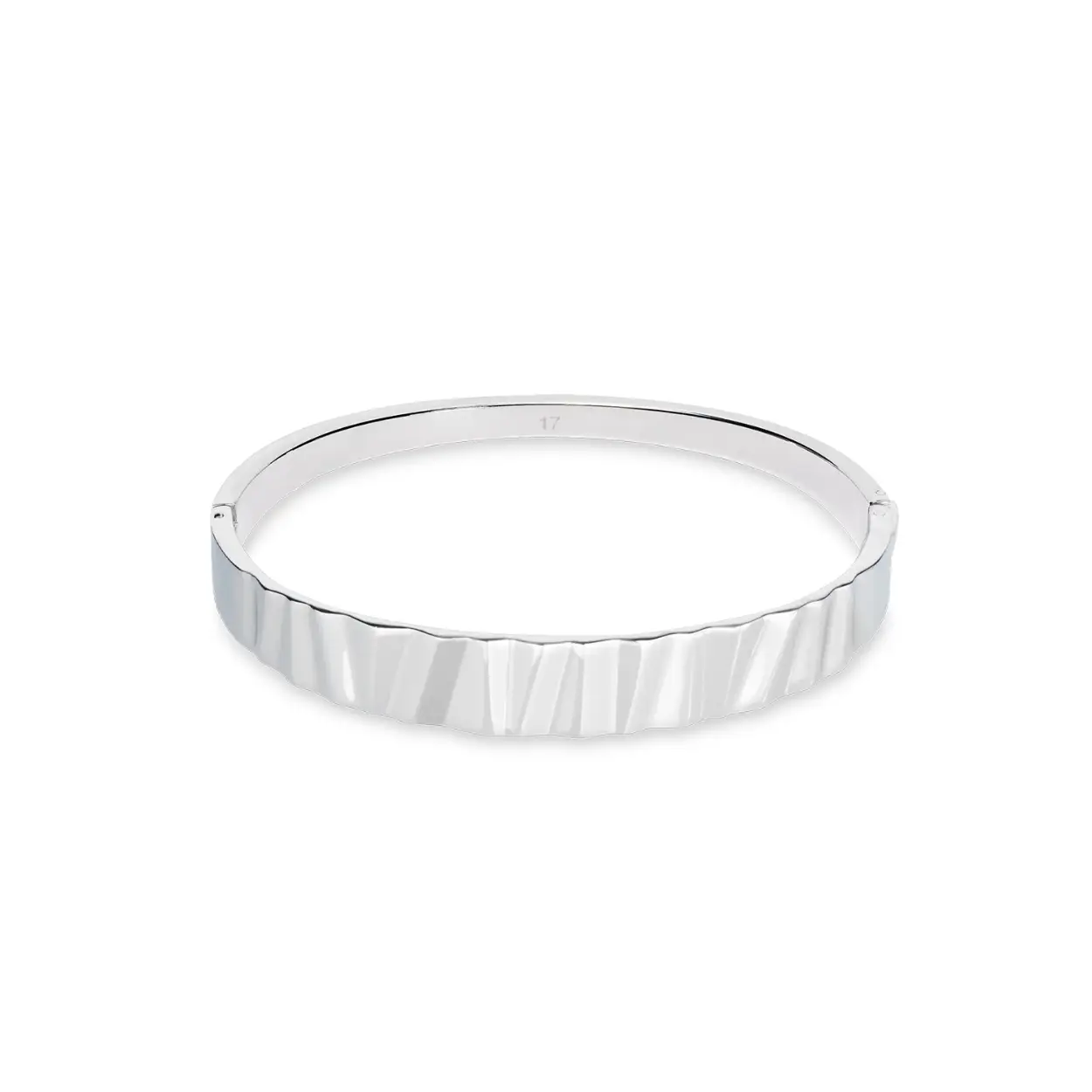 Deze Classic Wave zilverkleurige armband brengt beweging in je sieradenspel! De vloeiende golfstructuur zorgt voor een bijzondere lichtreflectie, terwijl hoogwaardig roestvrij staal in zilver elegantie aan je look toevoegt. Of je hem nu alleen draagt ​​of als laagje, deze armband is altijd een hoogtepunt.
