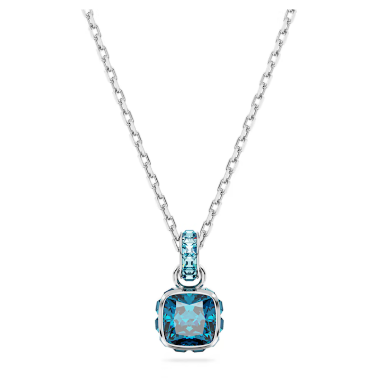 Deze verfijnde hanger is geïnspireerd op de geboortesteen van december. Het sieraad met rhodium toplaag hangt aan een fijne ketting met een schitterende schakel van kristallen en is voorzien van één steen met vierkant-slijpvorm in een turquoise kleur, een betoverende tint die staat voor geluk en succes. Dit betekenisvolle ontwerp is een magisch verjaardagscadeau of kan gedragen worden om een speciale gelegenheid te vieren.
Lengte (minimum - maximum): 42 - 47 cm