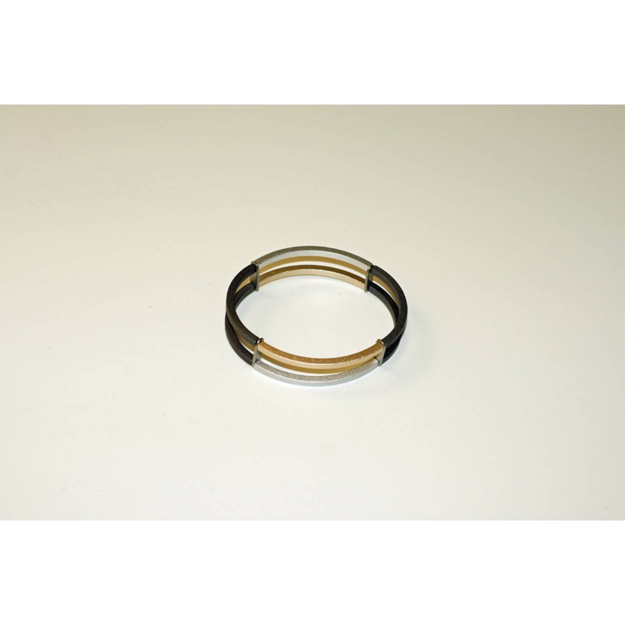 Step by Step Armband Edelstaal/Aluminium 500220
Aluminium orange, black, silver 3x3mm
Length app. 20cm