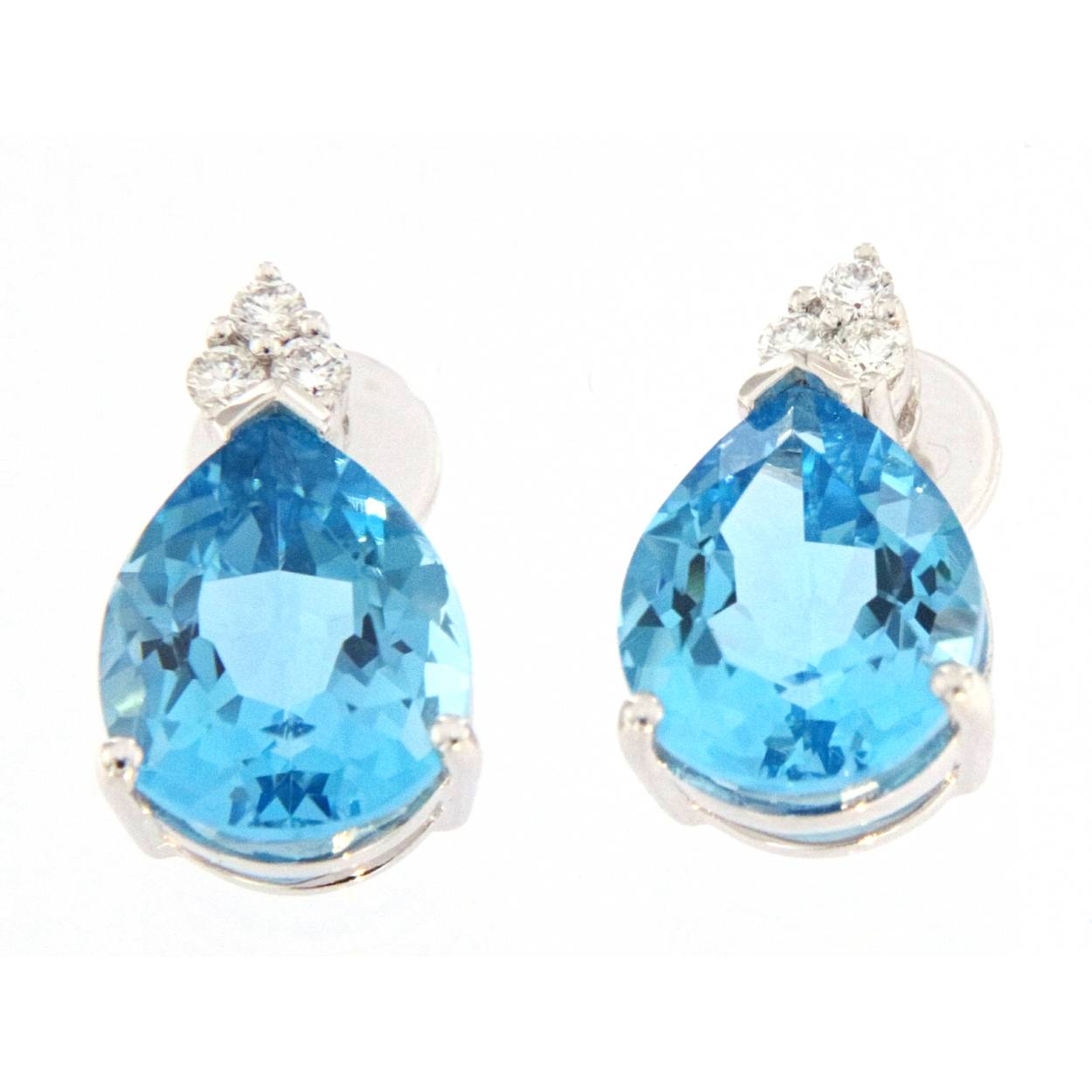 oorbellen in 18kt wit goud met heel mooie blauwe topaas en twee diamanten 0.12ct samen