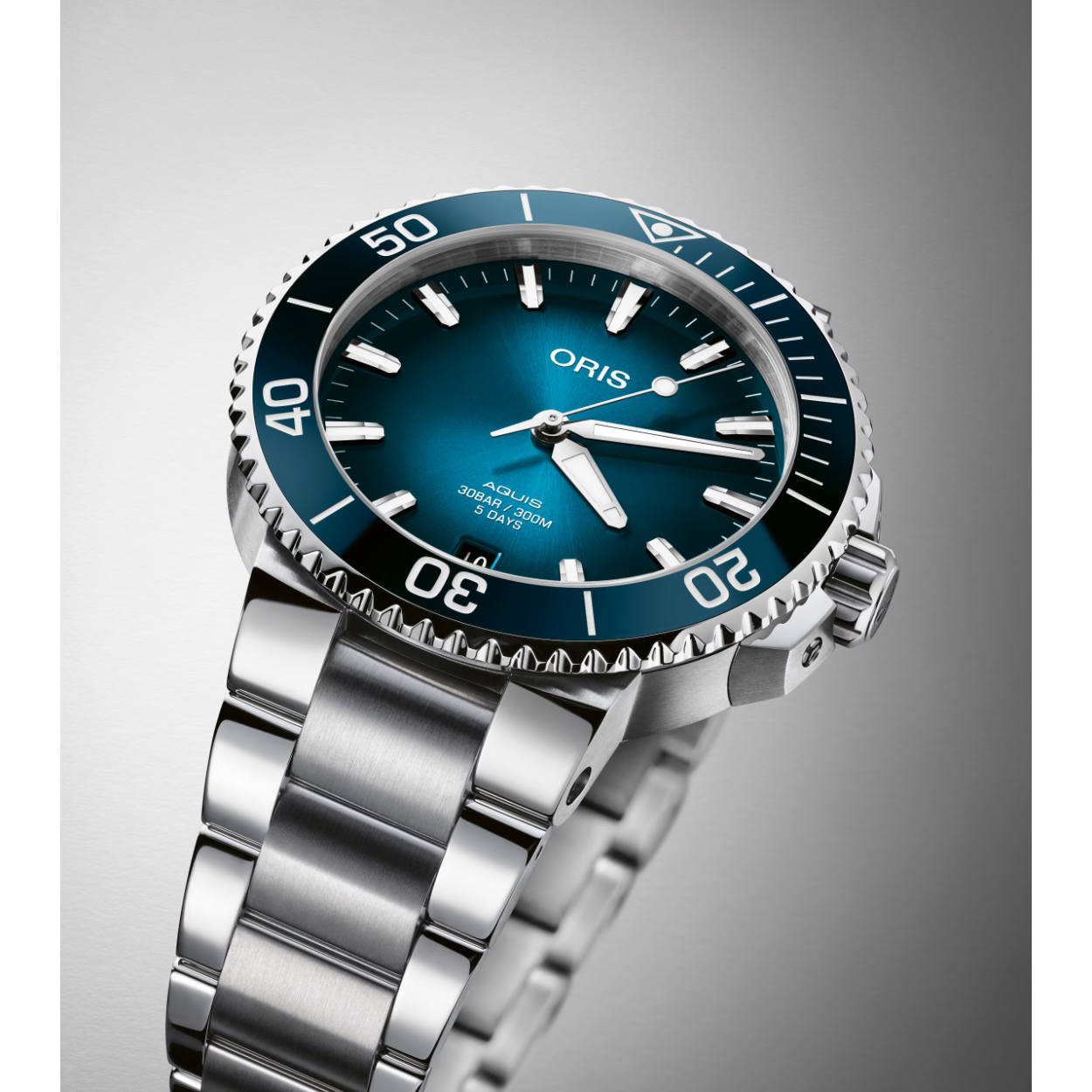 aquis calibre 400 blue dial 43mm
