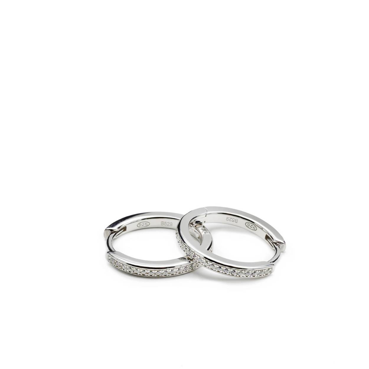 Small silver hoop earrings oval design with zirconia. A simple design, ideal to complement your everyday looks and also with your most elegant looks. Small silver hoop earrings in oval shape with zircons. Perfect to combine with other jewelry from our collection, you will fall in love with them!