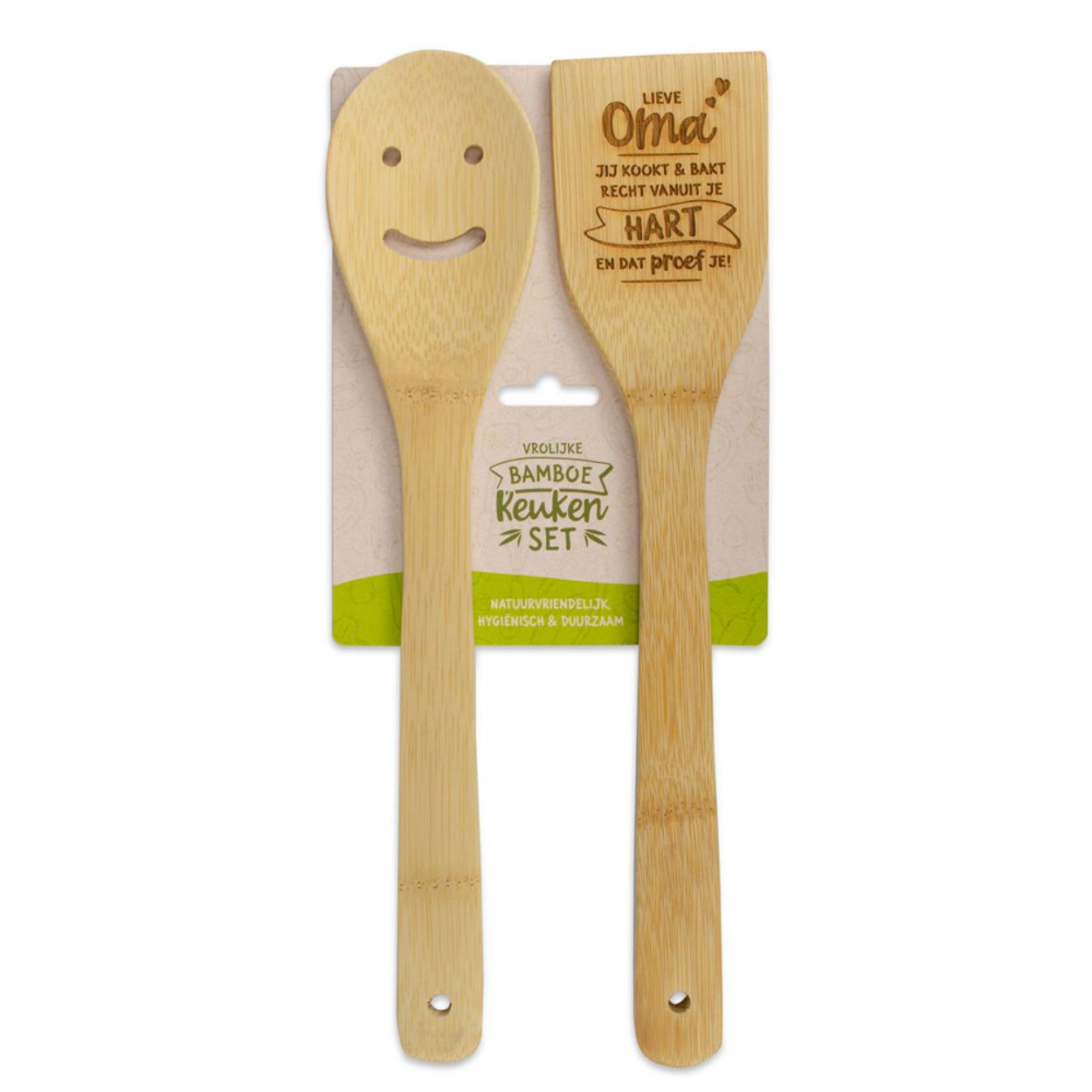 De spatel en lepel in de keukenset van uw keukengerei groothandel, zijn gemaakt van stevig, duurzaam bamboe. De keukenset is daarmee dus een 100% natuurproduct. Dit betekent dat elke spatel en lepel uniek zijn in kleur en tekst. De keukensets die u van uw keukengerei groothandel ontvangt, kunnen dus enigszins afwijken van de foto’s die u op onze website en in onze webshop ziet.