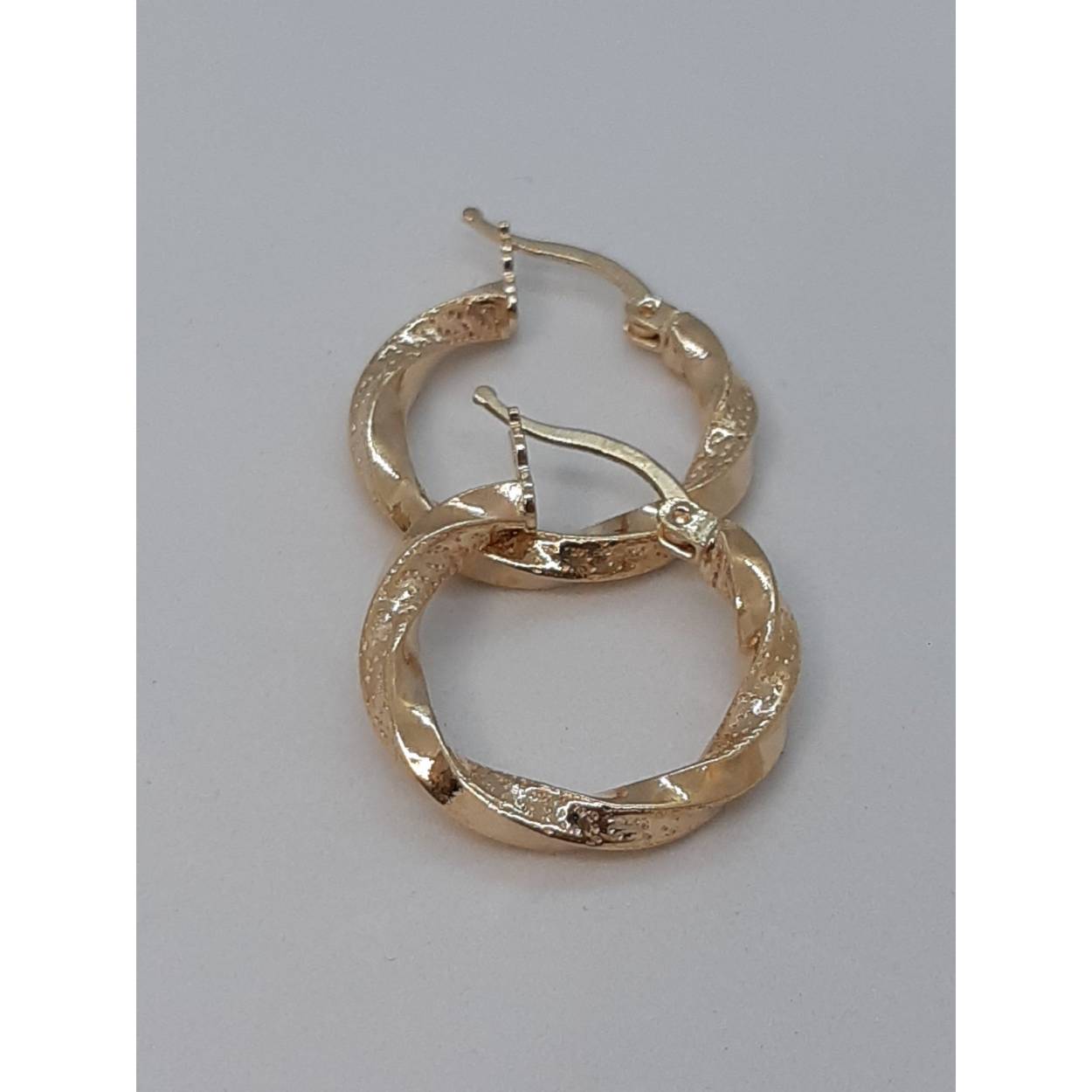 gouden oorbellen 
14k