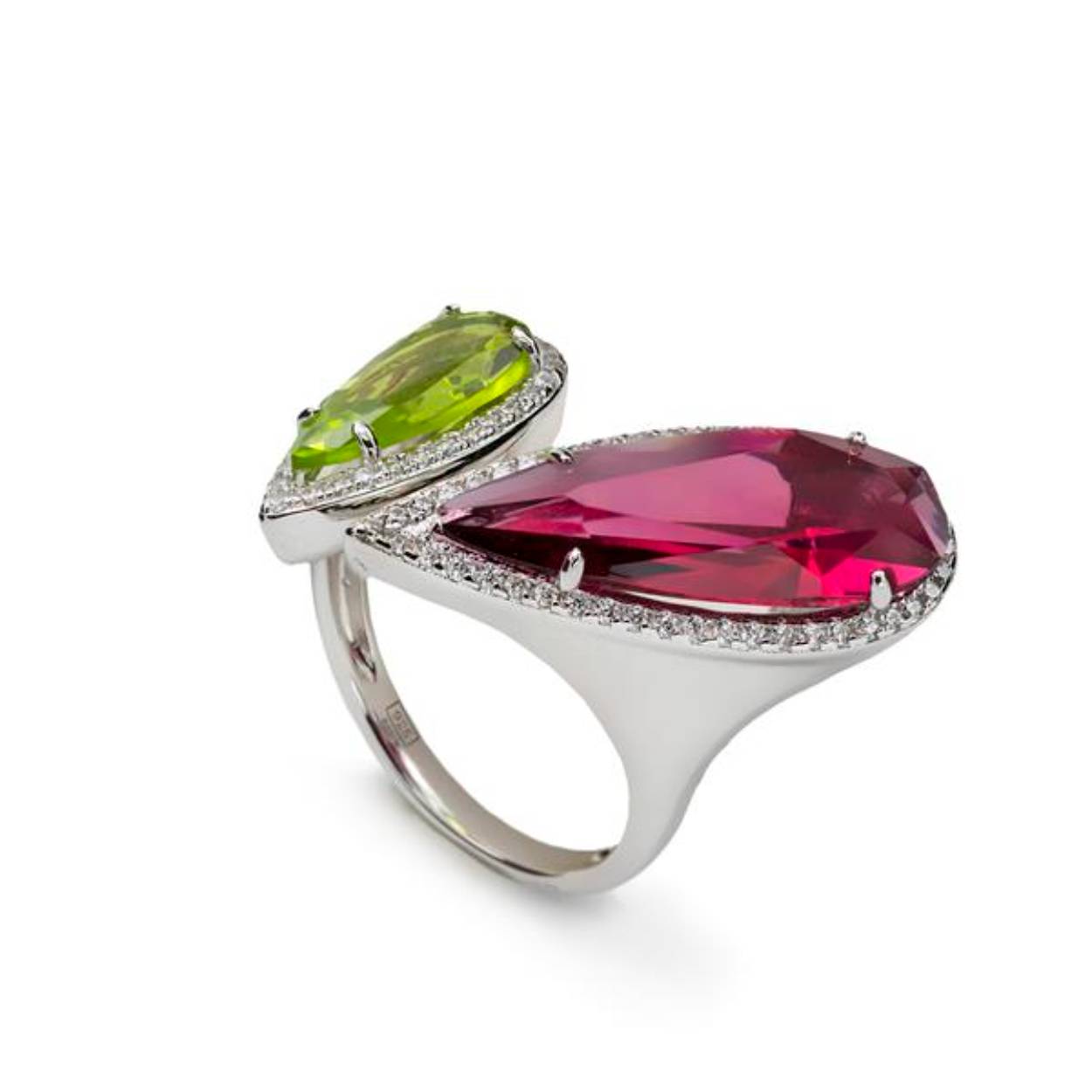 Zilveren ring met grote gekleurde stenen omringd door zirkonia