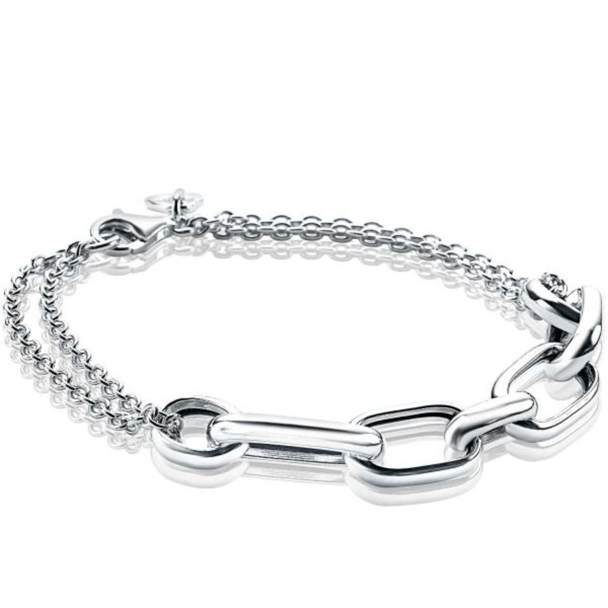 ZINZI zilveren armband met brede open ovale schakel, gecombineerd met dunne jasseron schakelkettinkjes. Deze mooie combinatie maakt de armband extra stijlvol. Bij sluiting herkenbaar ZINZI, door het zilveren Zinzi hartje. Vervaardigd van eerste gehalte zilver (925) en voorzien van een extra rodiumlaag voor een langdurige glans.