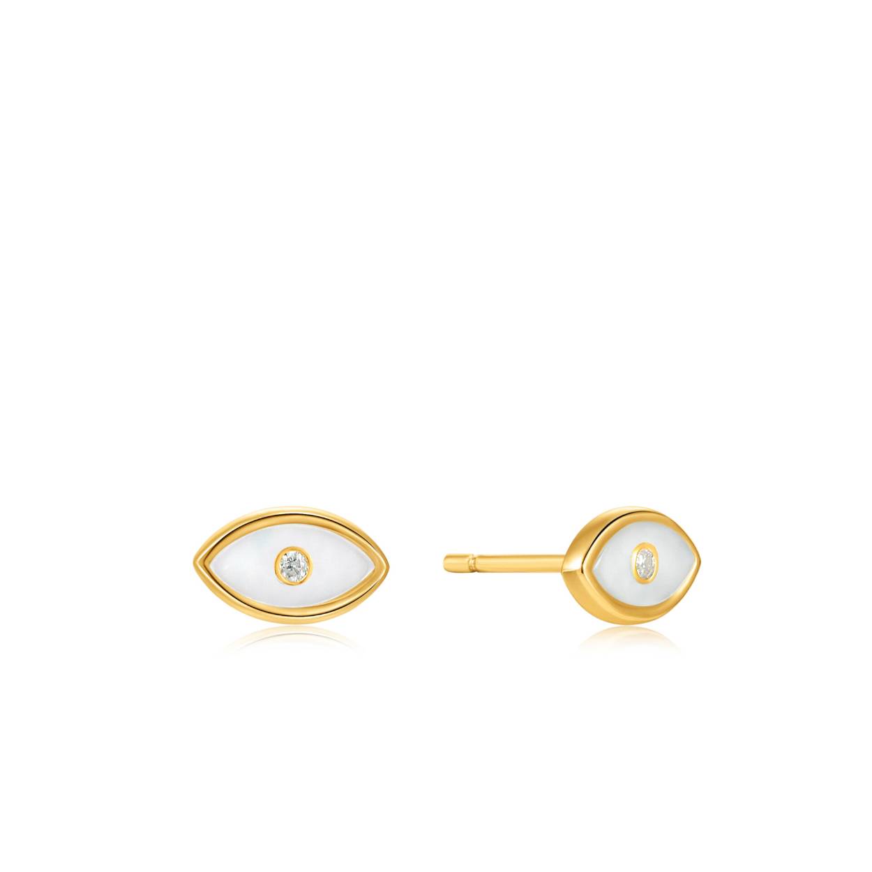 Eenvoudig maar toch opvallend, deze 14K gold plated oorbellen van Ania Haie. De oorbellen hebben een bijzondere betekenis, de oogjes zouden namelijk beschermen tegen jaloezie en negatieve invloeden. Het parelmoeren accent zorgt voor een chique look. De tijdloze sieraden uit de Wild Soul collectie geven de esthetiek van traditionele camee-sieraden een moderne twist. Combineer de sieraden uit deze collectie met elkaar voor een complete look.