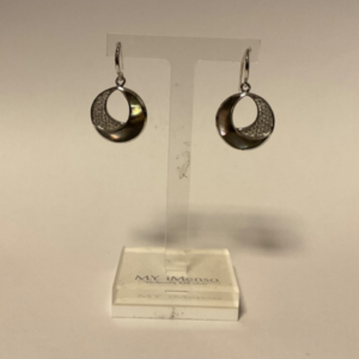 ZILV ETERNO OORHANGERS ( OORHAKEN) HALF DONKER MOP MET HALF PAVÉ GEZET ZIRKONIA'S .