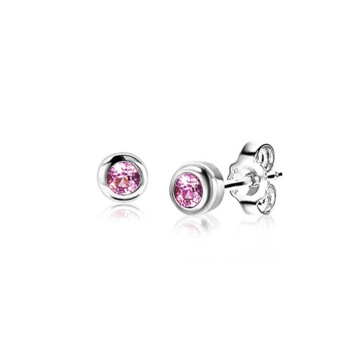 BIRTHSTONE zilveren oorknoppen 4mm OKTOBER staan symbool voor iemand die in de maand oktober is geboren. In oktober is de geboortesteen 'geel citrien zirconia'. Iedere geboortesteen heeft haar eigen betekenis. De oorsieraden zijn vervaardigd van eerste gehalte zilver (925) en voorzien van een extra rodiumlaag voor een langdurige glans.