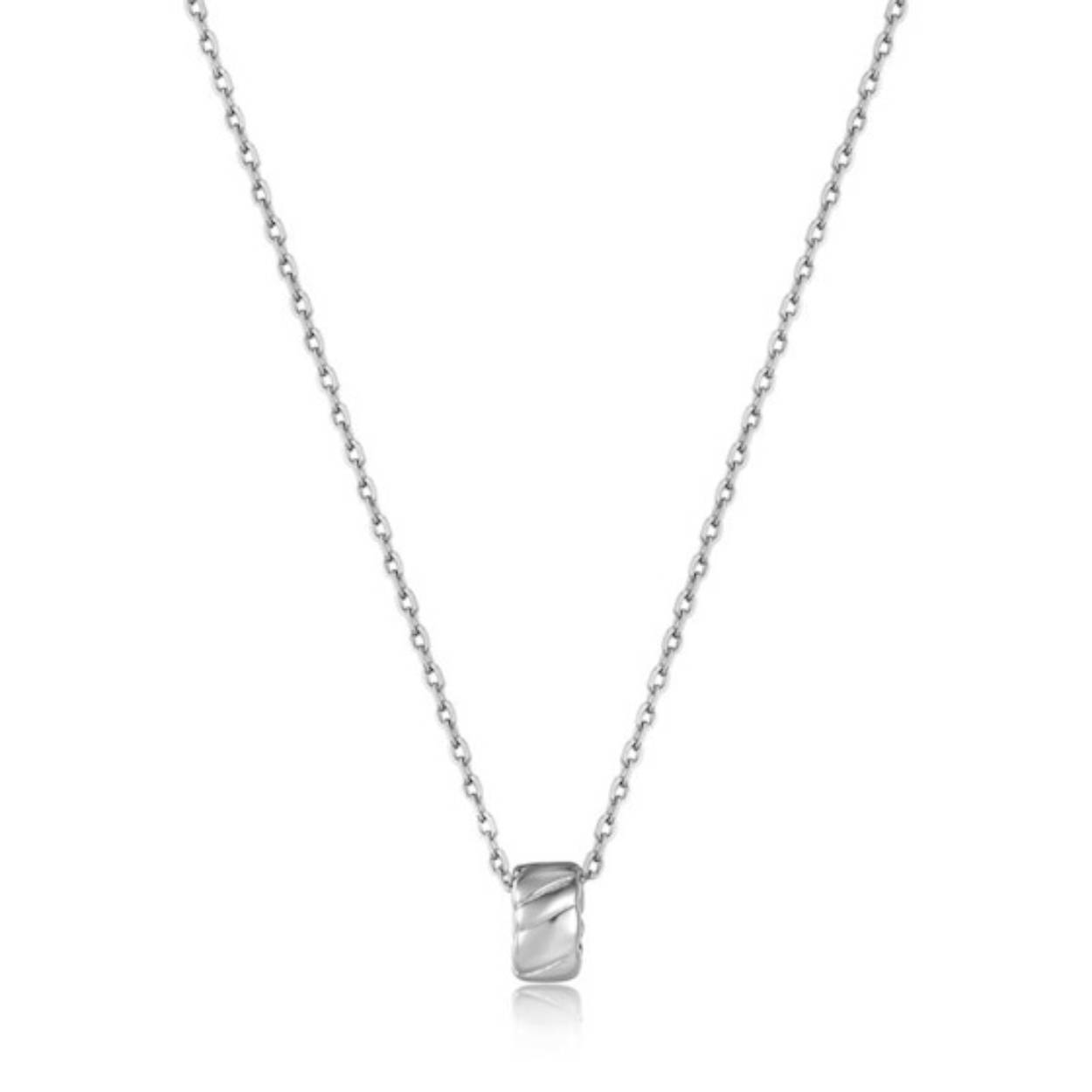 Kies voor modern minimalisme met deze chique ketting met hanger! Perfect te combineren van casual loungewear tot een dressed-up date night look. Geïnspireerd door de slangentrend van dit seizoen.