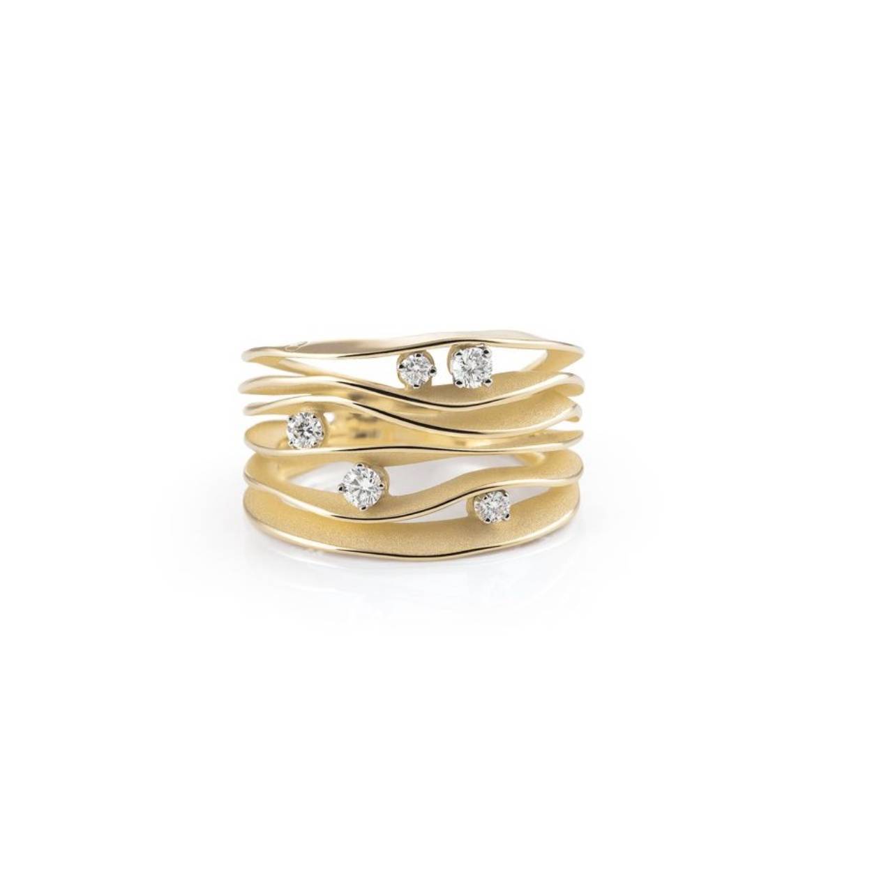 18krt gouden ring met diamant 0,28crt uit de Dune Collectie van AnnaMaria Cammilli. De kleur van de ring is yellow sunrise, een warm geel dat de energie van de zon en een ongekende charme uitstraalt. 
De maat van de ring is: 54 (17 1/4). Heeft u een andere maat, neem dan gerust contact met ons op. 

Referentienummer: GAN0914U