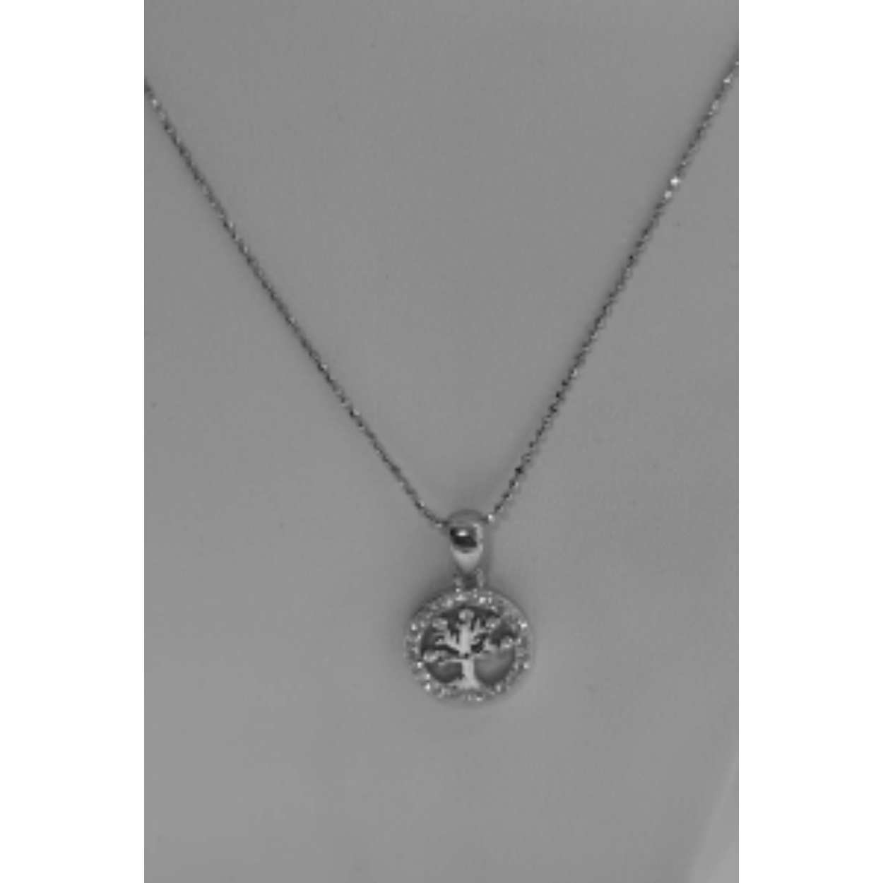 Zilveren collier bolletjes schakel met een ronde hanger levensboom. bezet met zirkonia