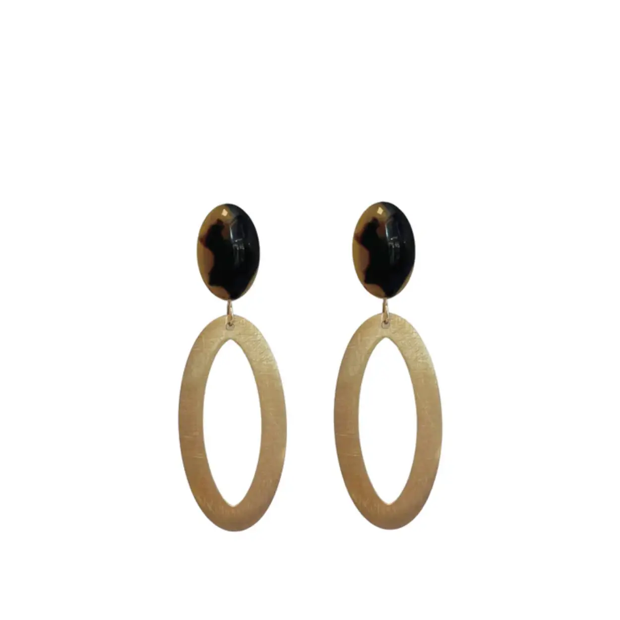 Super leuke goldplated oorhangers van het merk Paulie Pocket gemaakt van goldplated staal en resin.