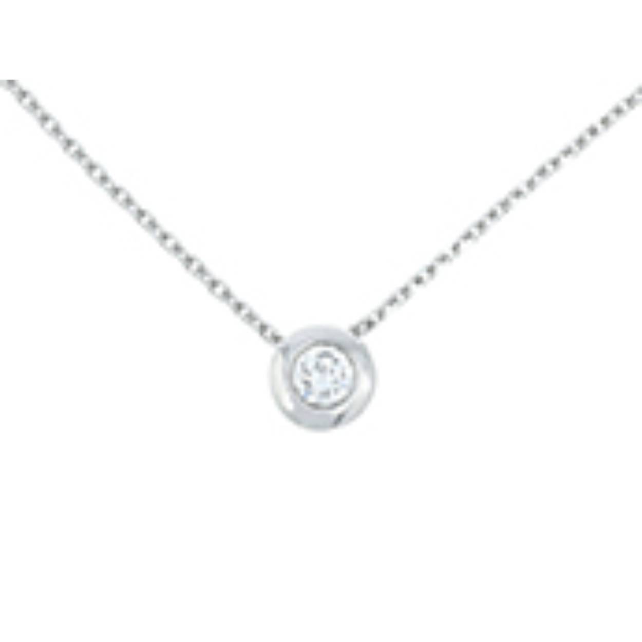 De ketting is in witgoud 18 kt met forcatschakel . De hanger is in witgoud 18 kt mt briljant 0.15 ct in potzetting. De lengte is 42 cm.