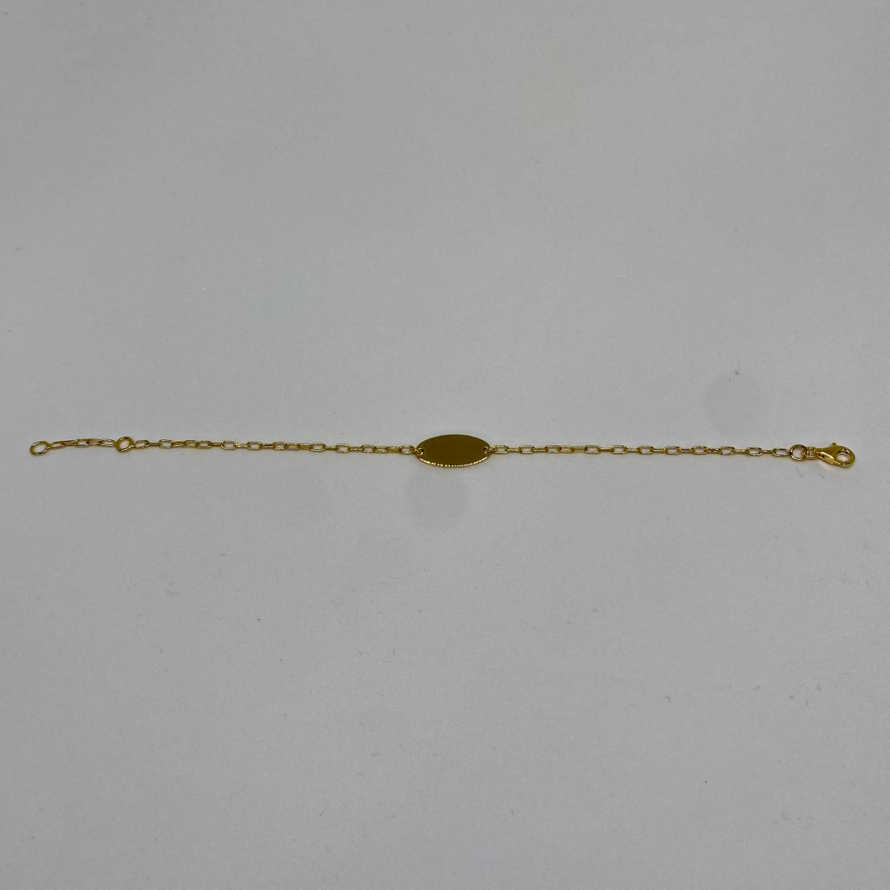 Deze tijdloze armband van Glow mag niet in je sieradencollectie ontbreken! De armband is gemaakt van 925 sterling zilver met een gouden laagje en heeft een breedte van 2mm. Met welke andere sieraden combineer jij deze armband?

GLOW
Benadruk jouw stijl met de verfijnde sieraden van GLOW en laat je inspireren door de uitgebreide collectie 14 karaats gouden sieraden van de hoogste Europese kwaliteit. Ontworpen om elke dag te dragen. Naast tijdloze ontwerpen bestaat de collectie ook uit hippe sieraden; zoals minimalistische gouden kettingen en afische oorknopjes. Wil je een beetje extra stralen? Kies dan voor flonkerende zirkonia of ga voor luxe met onze geraffineerde diamanten sieraden.
  
  Specificaties
  - 104.8384.19
  - Armband
  - 925 sterling zilver met gouden laagje
  - Lengte verstelbaar: 17 - 19cm