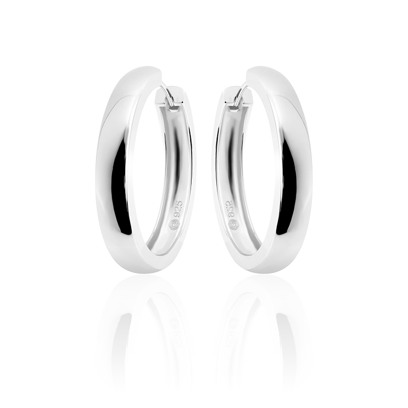 Deze prachtige oorbellen van het merk Gisser zijn gemaakt van goud op zilver. De oorbellen zijn verkrijgbaar in meerdere kleuren en maten. Let op: kleur kan afwijken van de afbeelding.